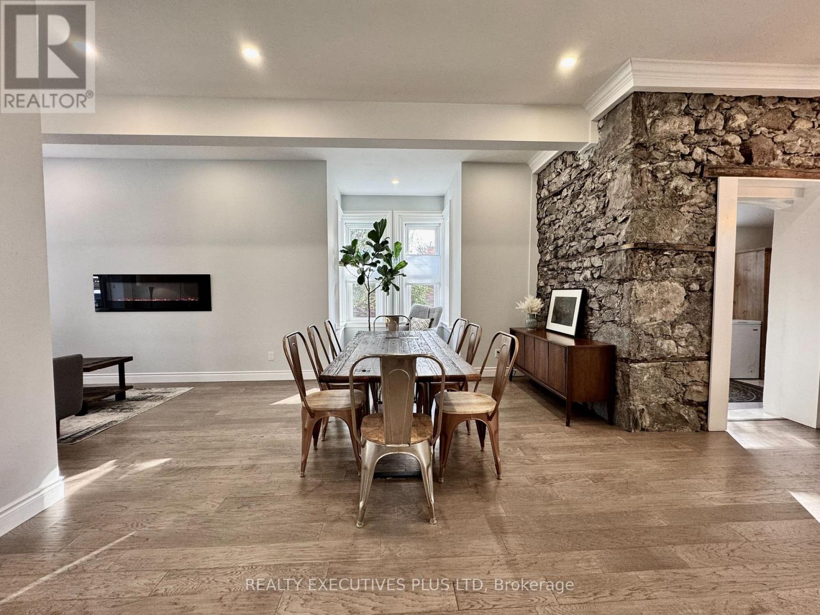6 Elgin Street N, Cambridge, Ontario  N1R 5G7 - Photo 11 - X12371056