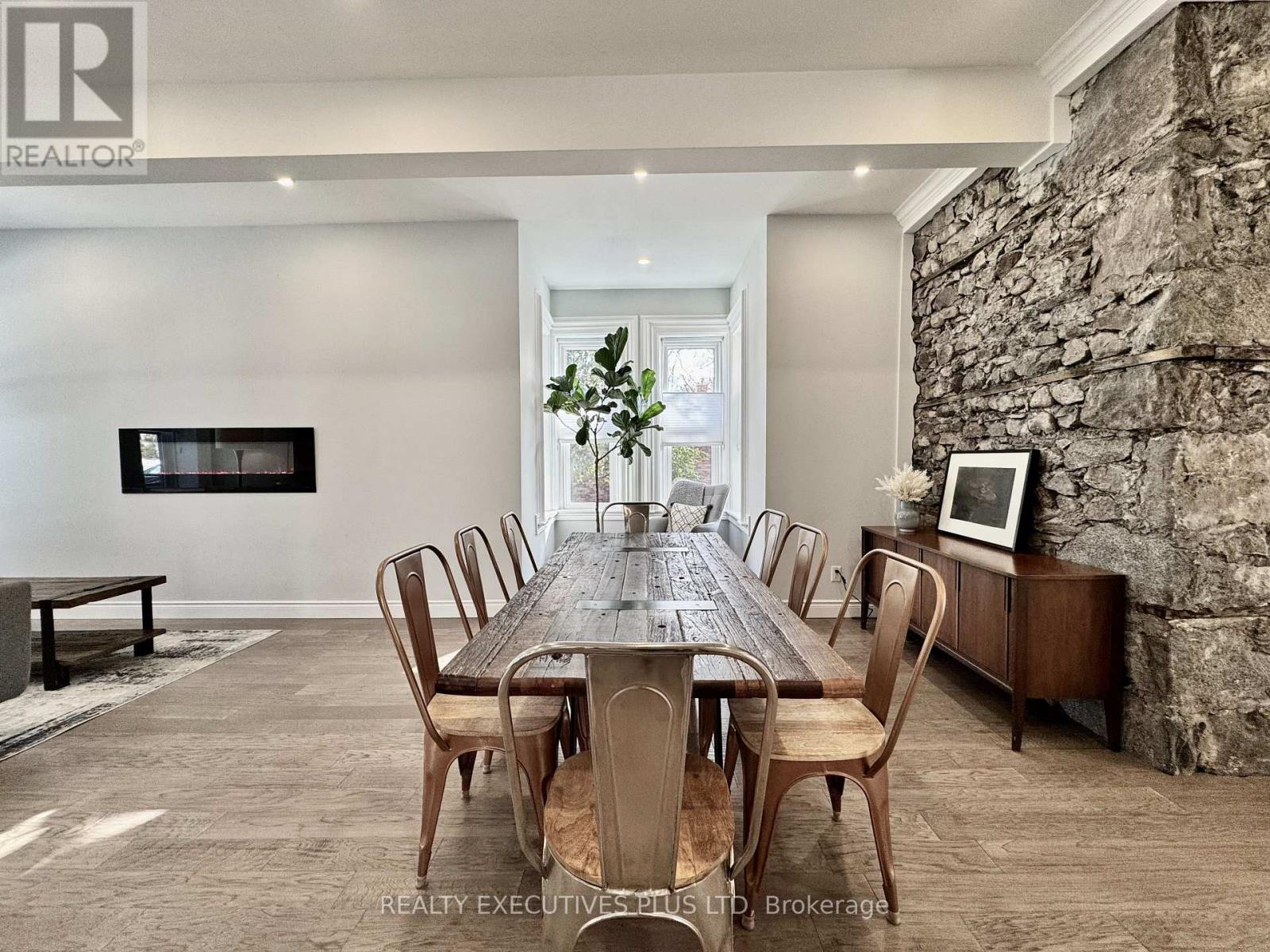 6 Elgin Street N, Cambridge, Ontario  N1R 5G7 - Photo 12 - X12371056