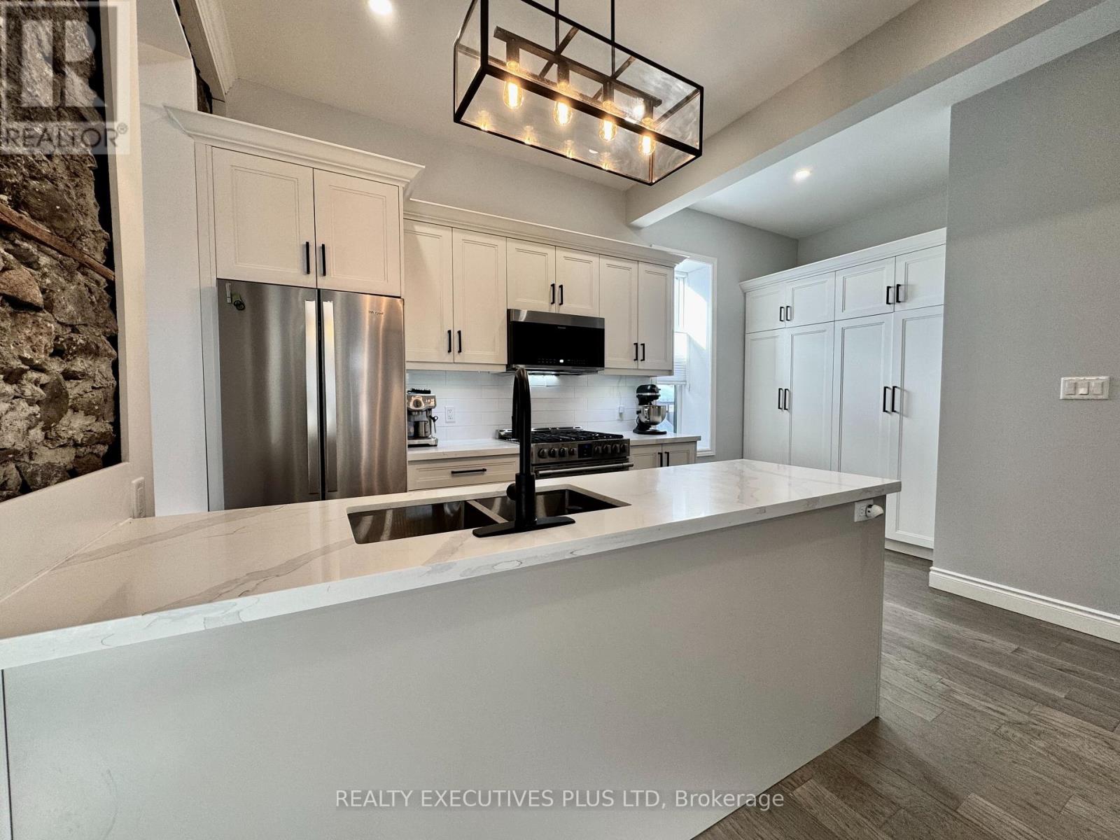 6 Elgin Street N, Cambridge, Ontario  N1R 5G7 - Photo 14 - X12371056