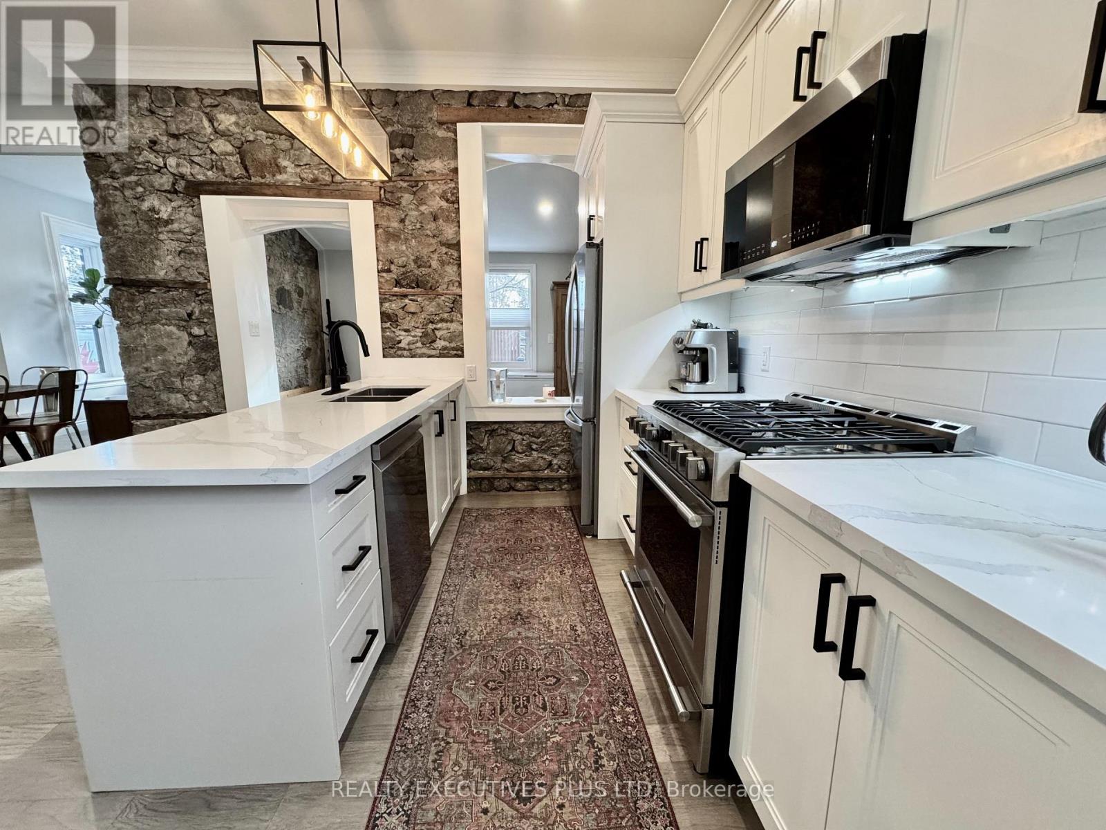 6 Elgin Street N, Cambridge, Ontario  N1R 5G7 - Photo 16 - X12371056