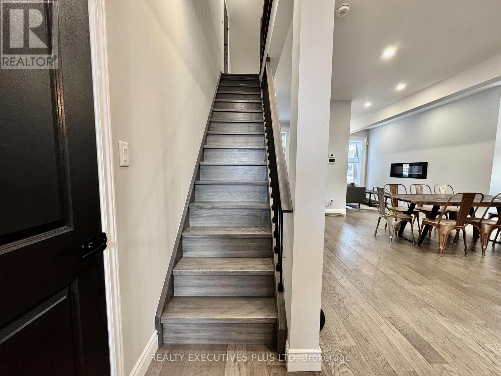 6 Elgin Street N, Cambridge, Ontario  N1R 5G7 - Photo 26 - X12371056