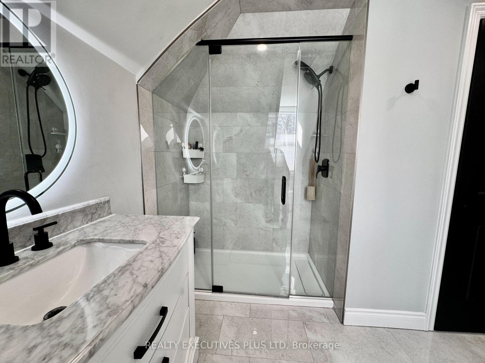 6 Elgin Street N, Cambridge, Ontario  N1R 5G7 - Photo 31 - X12371056