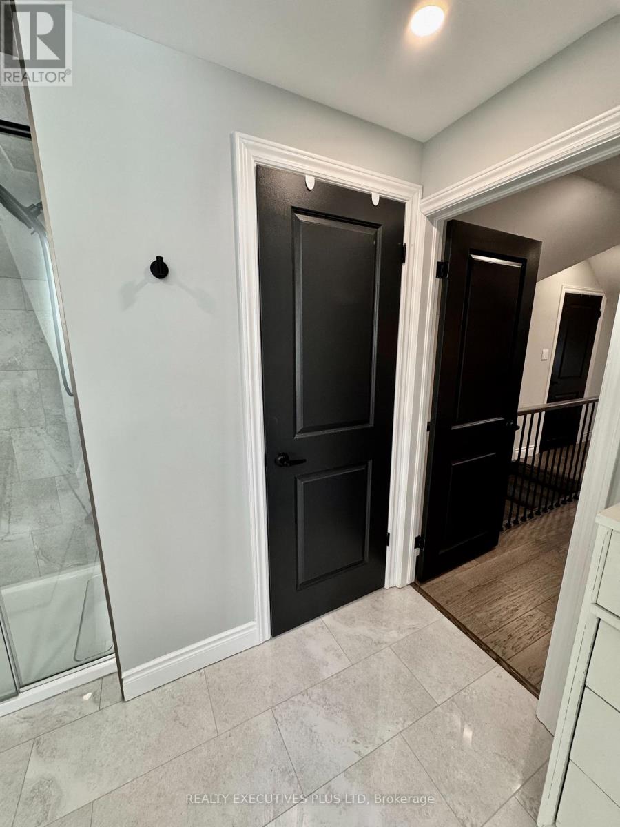 6 Elgin Street N, Cambridge, Ontario  N1R 5G7 - Photo 33 - X12371056