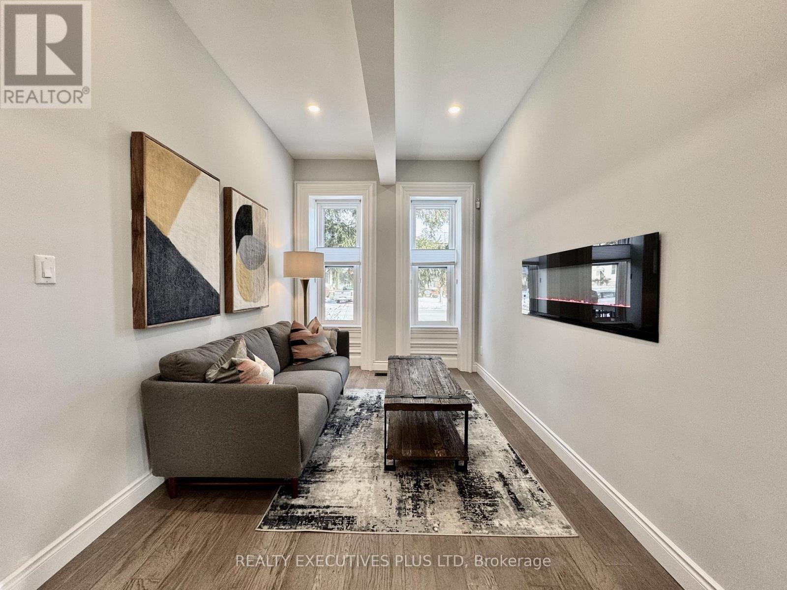 6 Elgin Street N, Cambridge, Ontario  N1R 5G7 - Photo 7 - X12371056