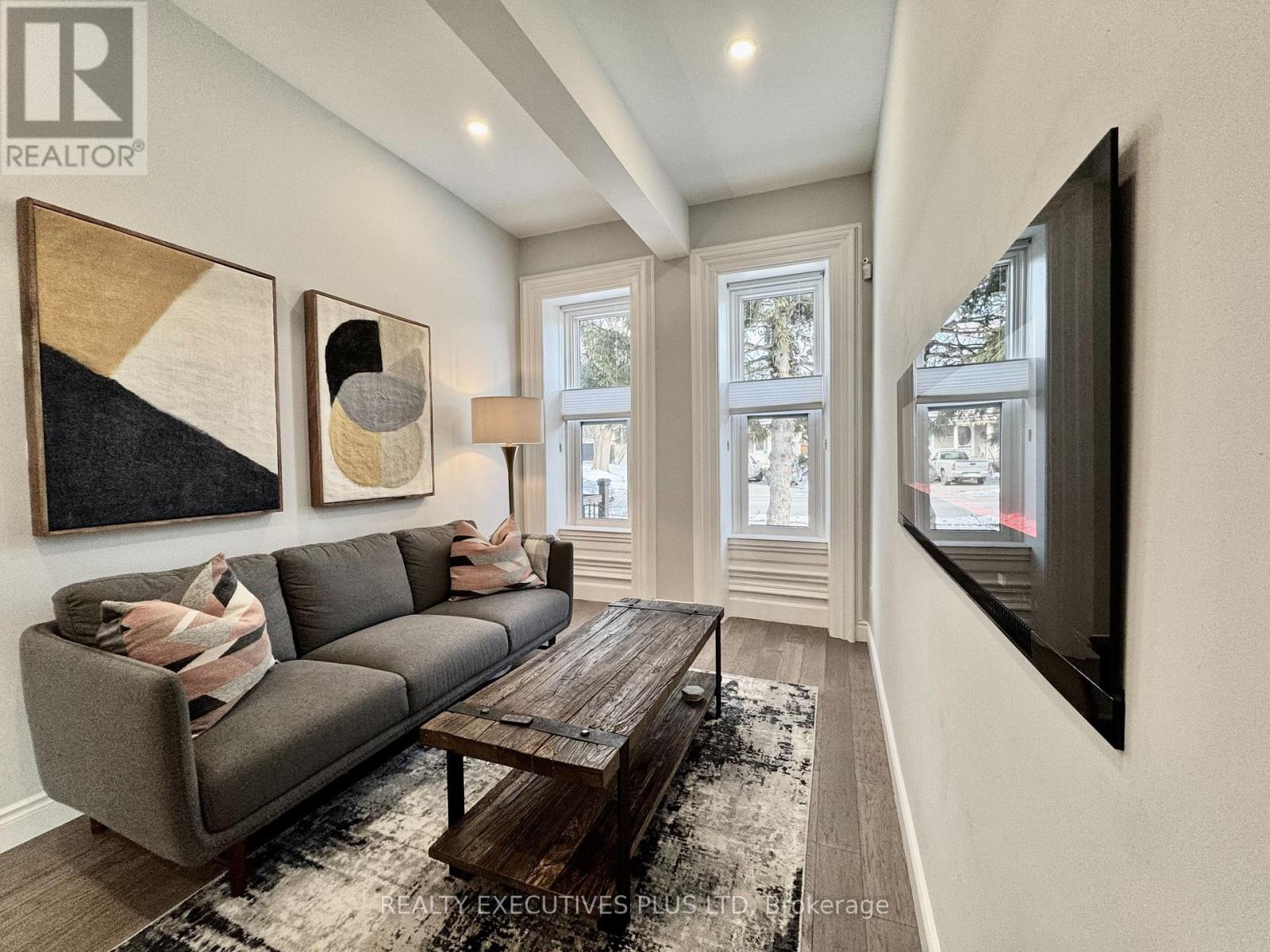 6 Elgin Street N, Cambridge, Ontario  N1R 5G7 - Photo 8 - X12371056