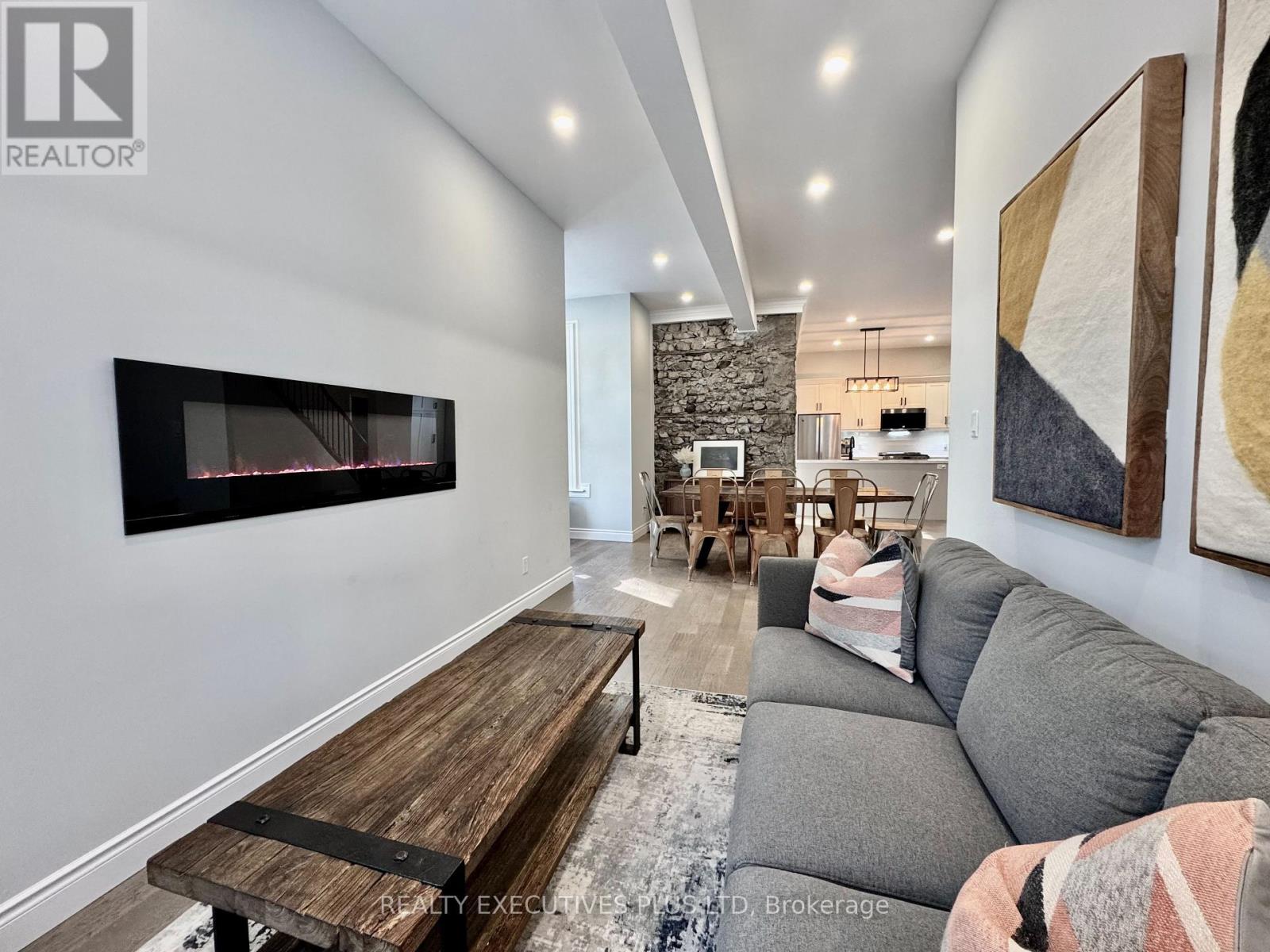 6 Elgin Street N, Cambridge, Ontario  N1R 5G7 - Photo 9 - X12371056