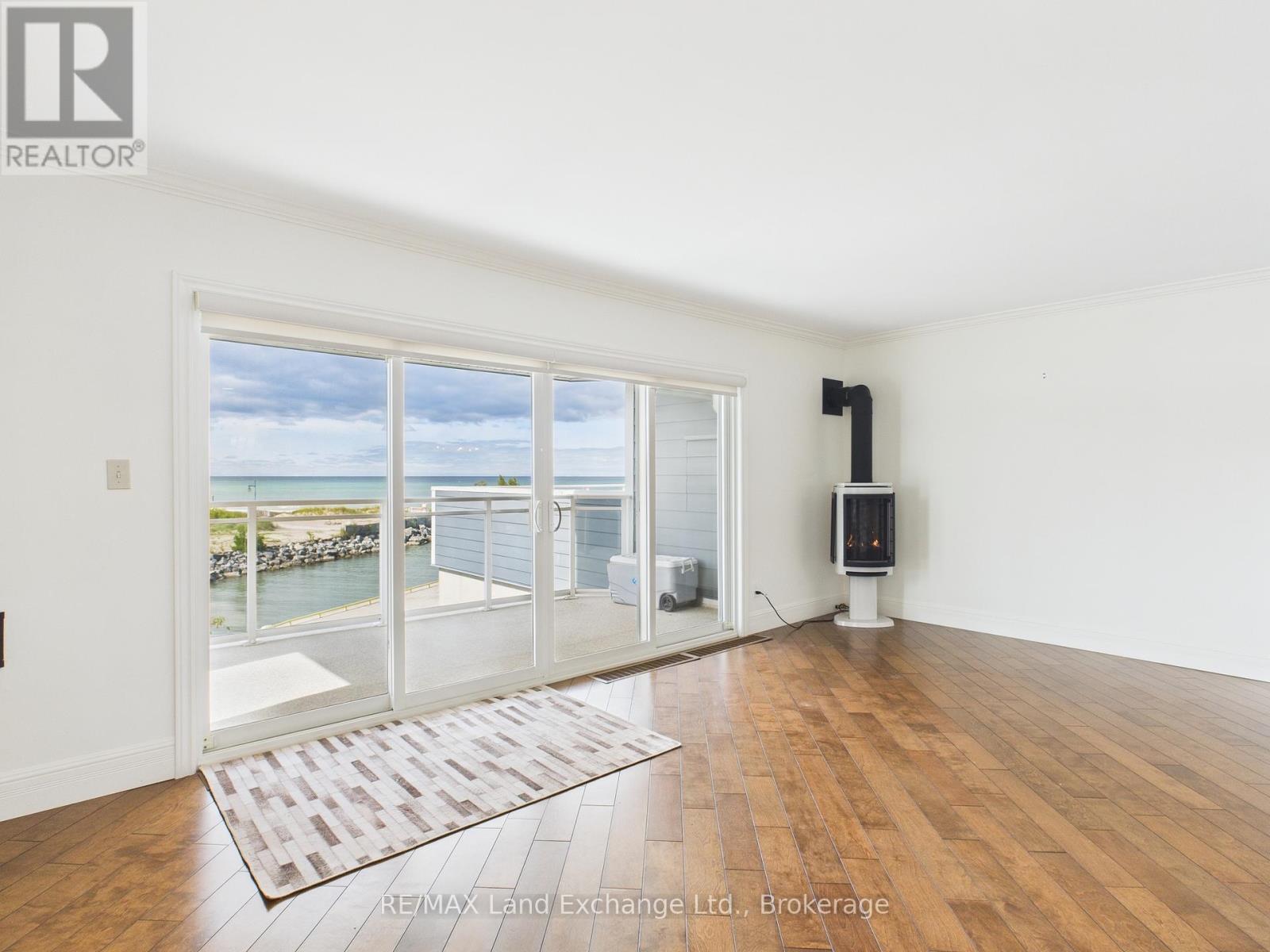 108 - 200 Harbour Street, Kincardine, Ontario  N2Z 3A3 - Photo 5 - X12371063