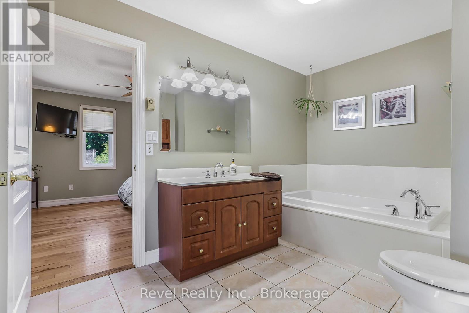 786 8th Street E, Owen Sound, Ontario  N4K 1L9 - Photo 21 - X12371080