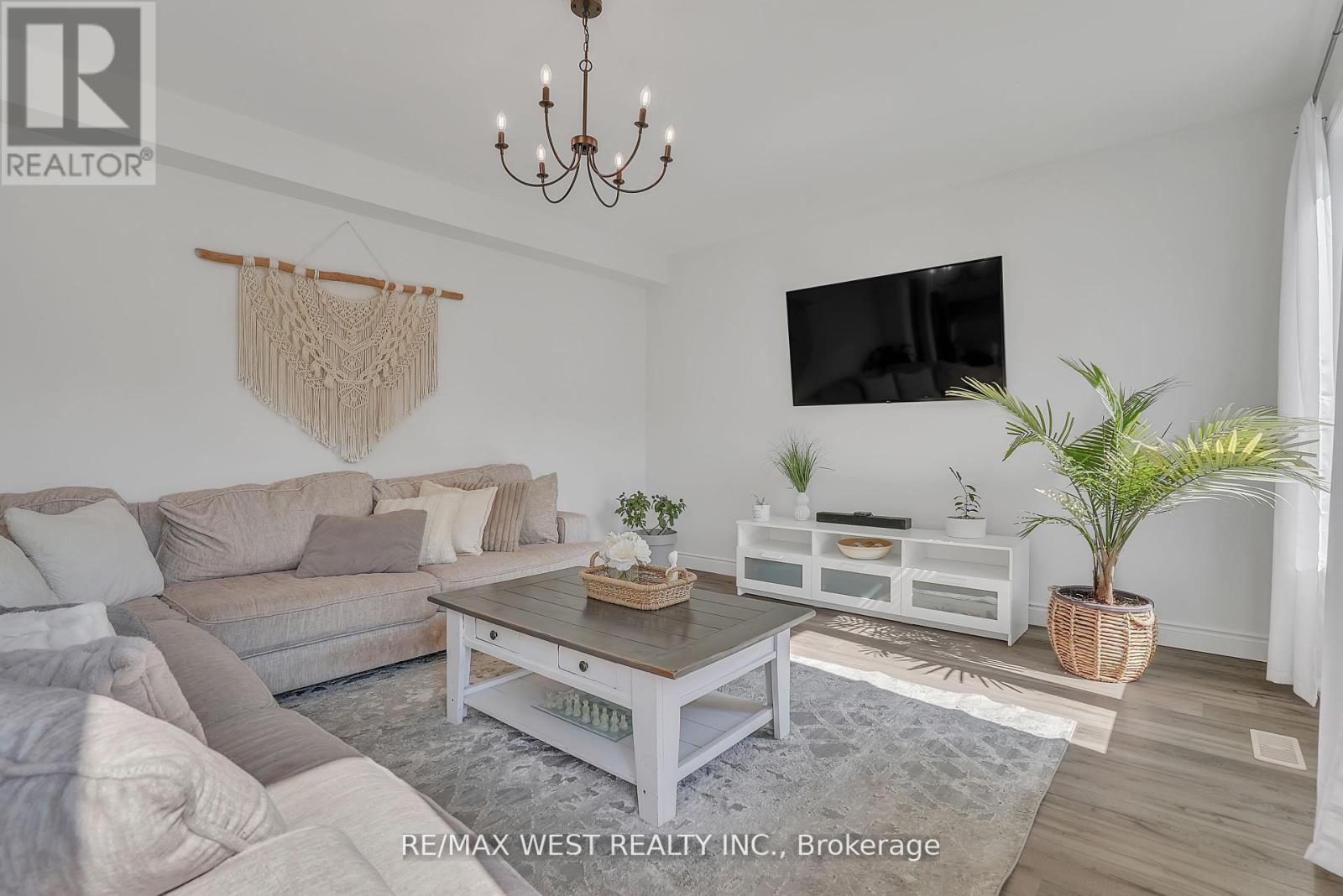 184 Brownley Lane, Essa, Ontario  L0M 1B6 - Photo 3 - N12371058