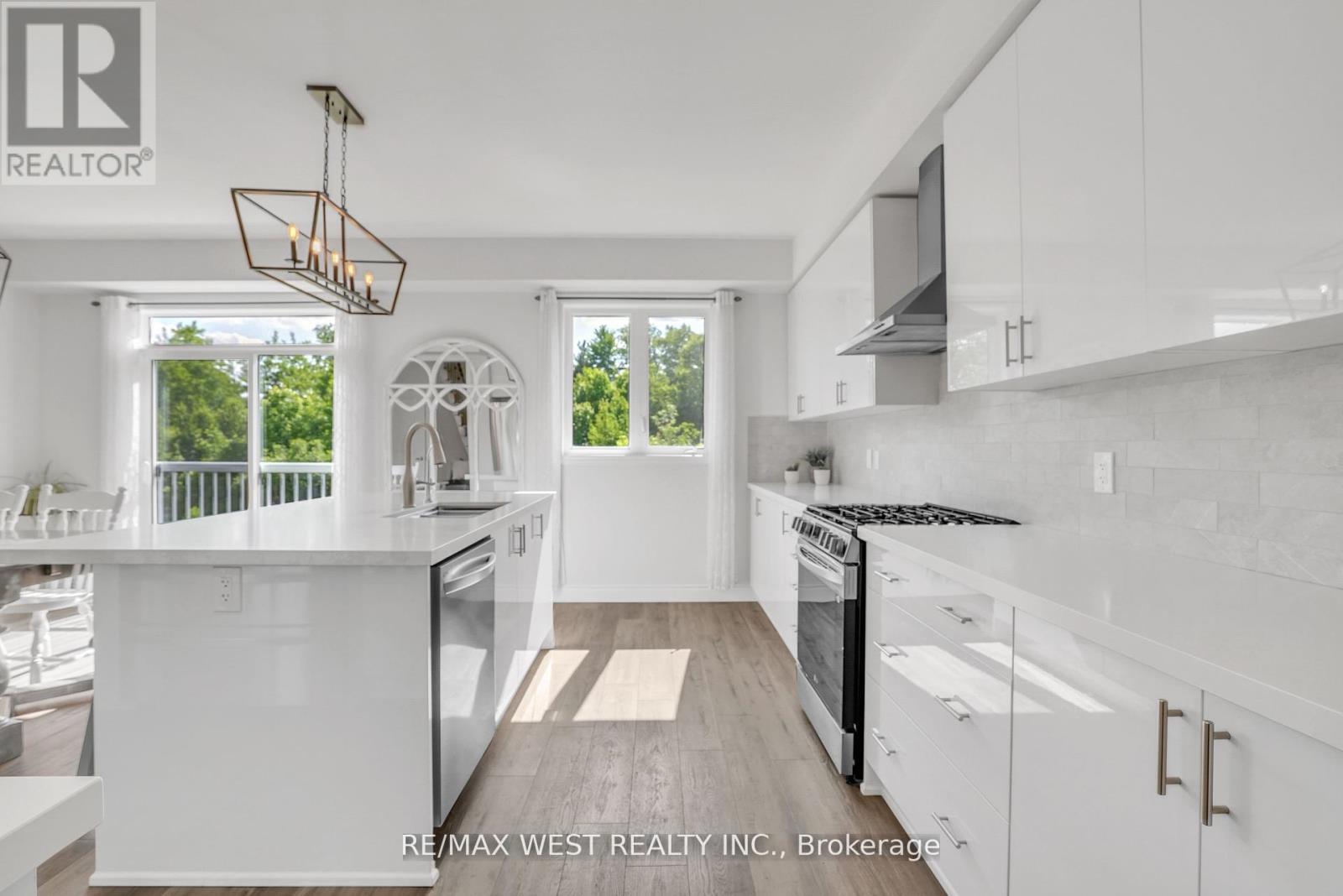 184 Brownley Lane, Essa, Ontario  L0M 1B6 - Photo 4 - N12371058