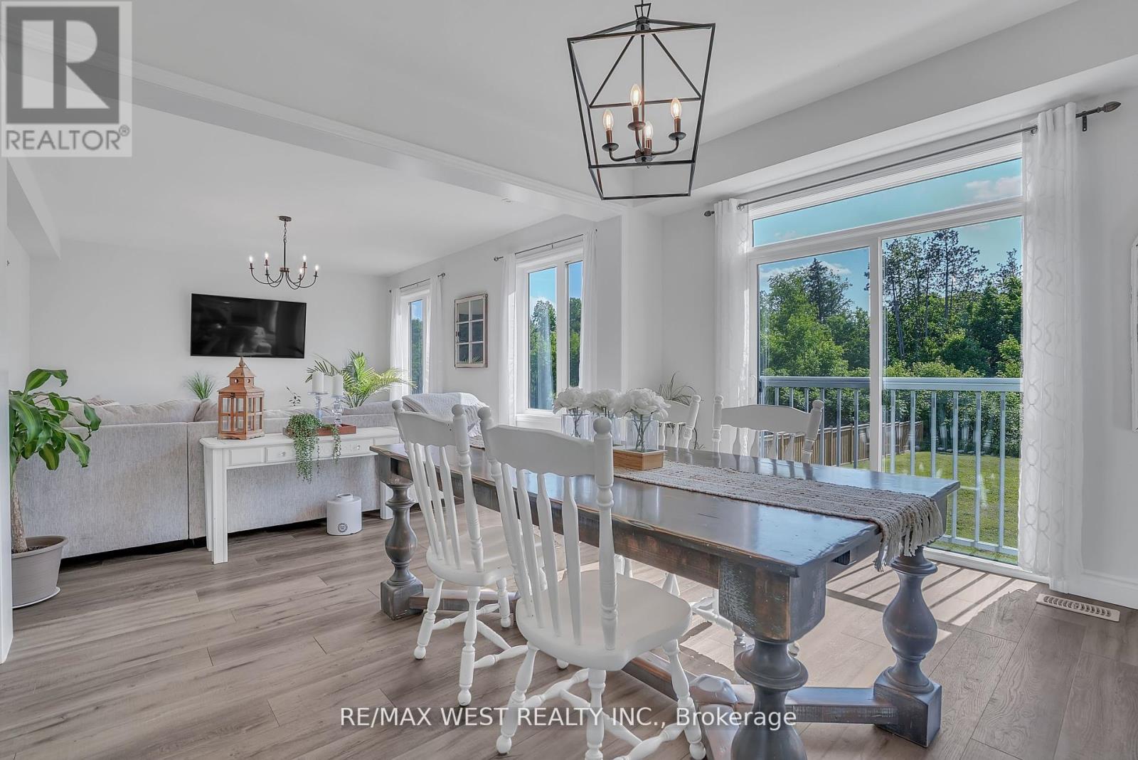 184 Brownley Lane, Essa, Ontario  L0M 1B6 - Photo 5 - N12371058