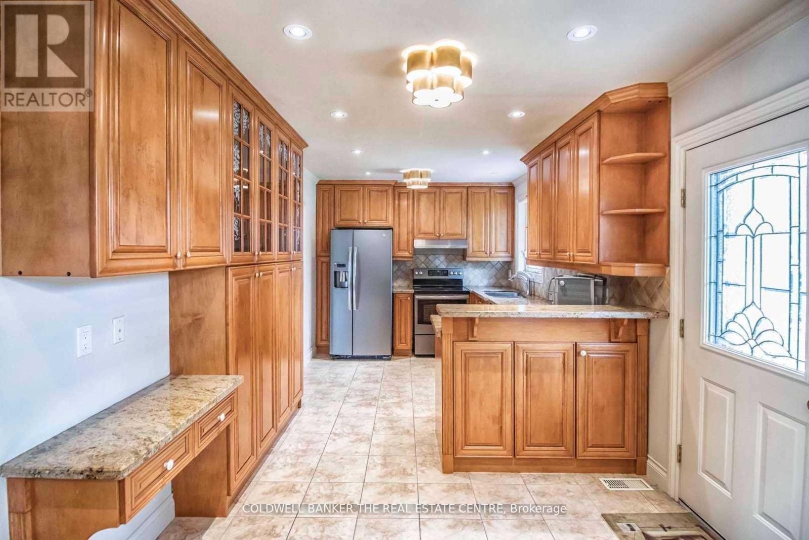 4 Orlon Crescent, Richmond Hill, Ontario  L4C 6S5 - Photo 6 - N12371066