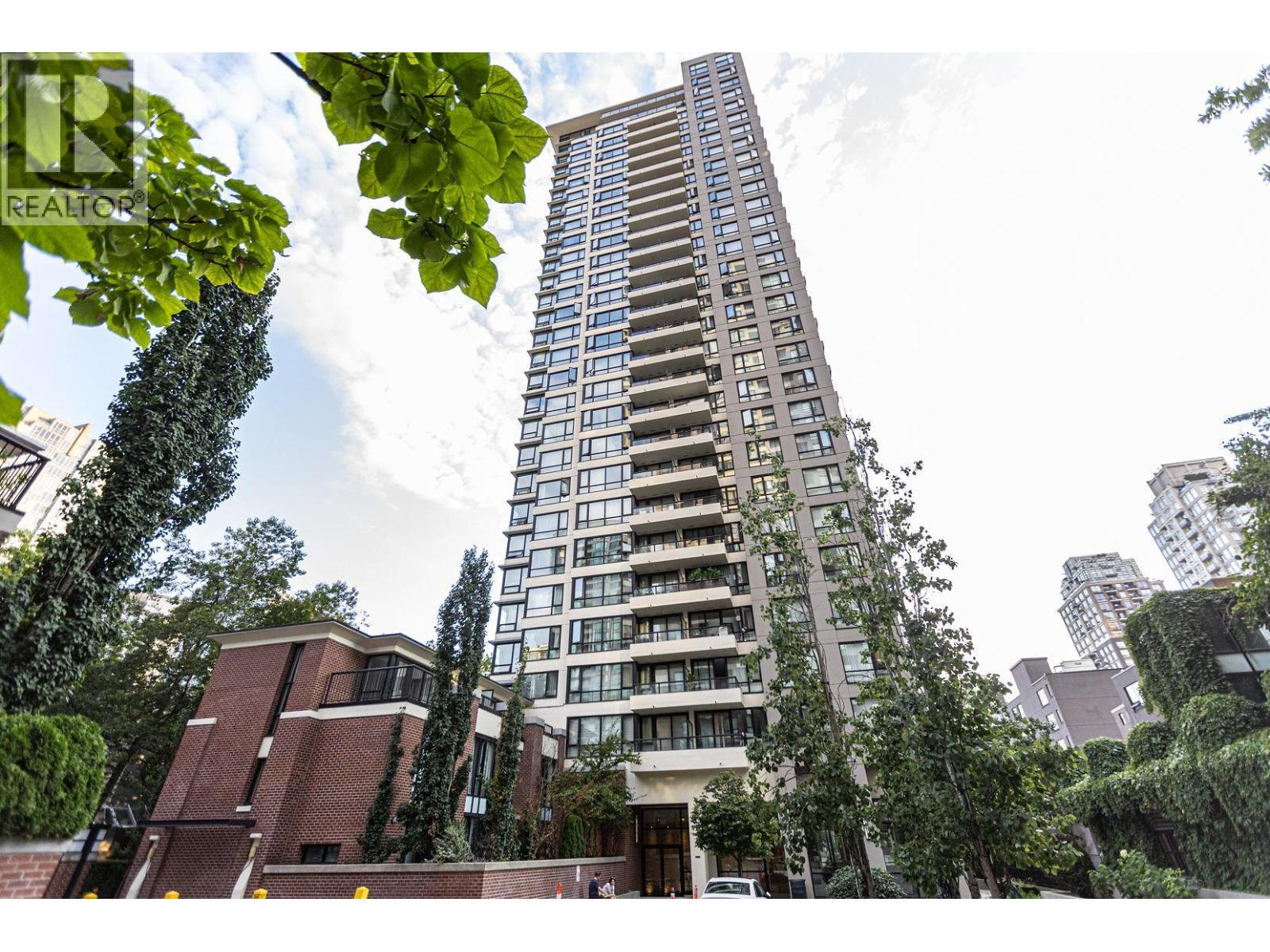 2304 977 MAINLAND STREET, Vancouver, British Columbia