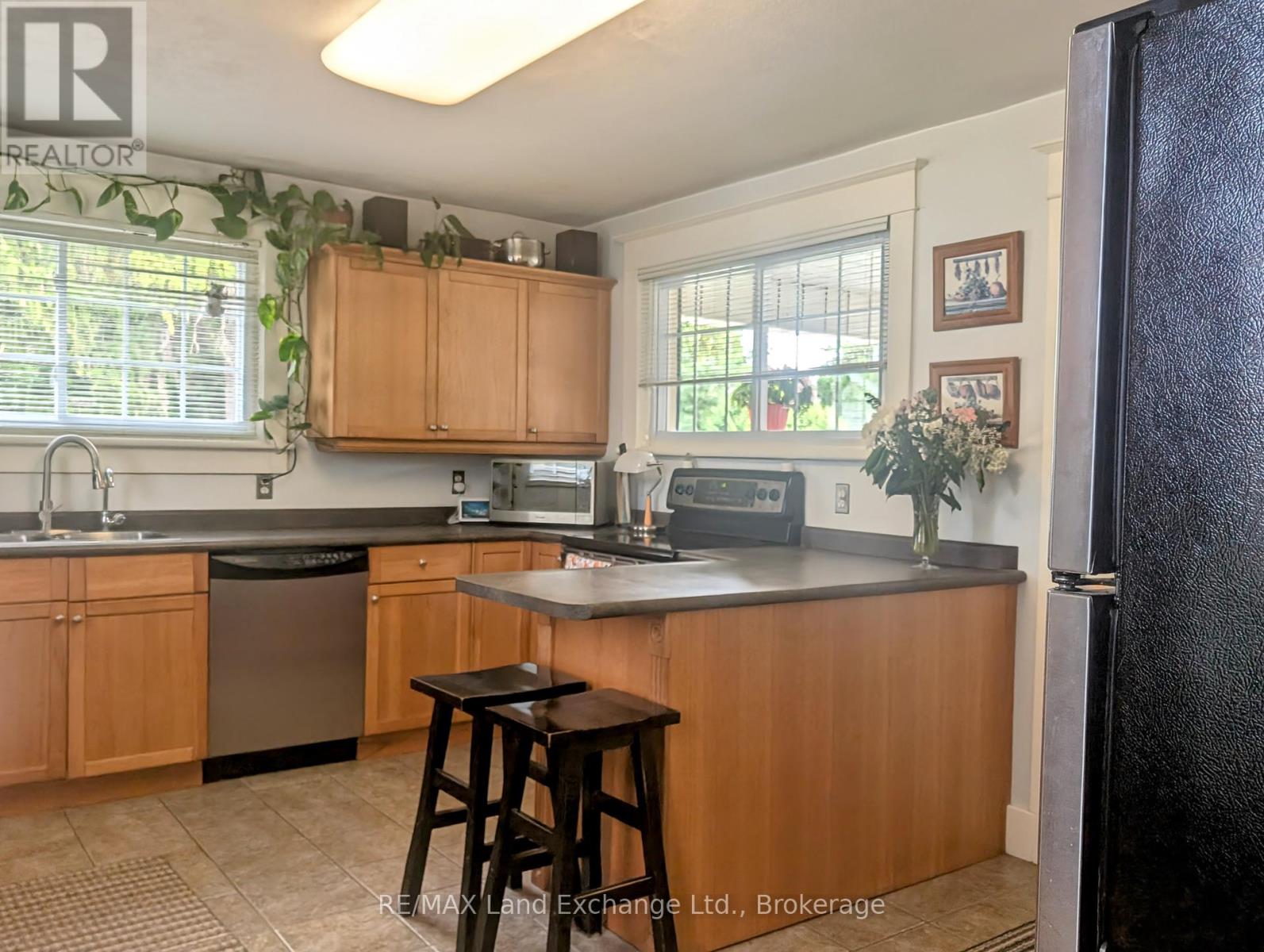 4 Archy Street, Brockton, Ontario  N0G 2V0 - Photo 4 - X12371096