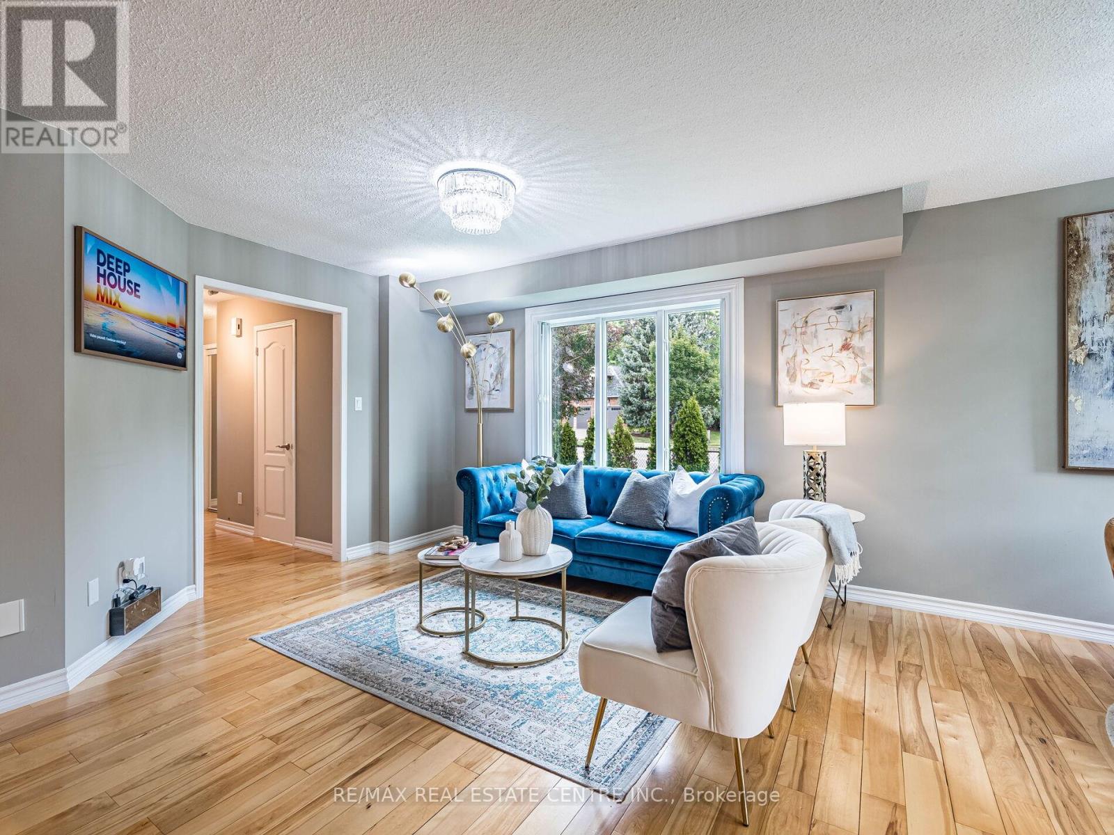 1126 Westview Terrace S, Oakville, Ontario  L6M 3M1 - Photo 10 - W12371075