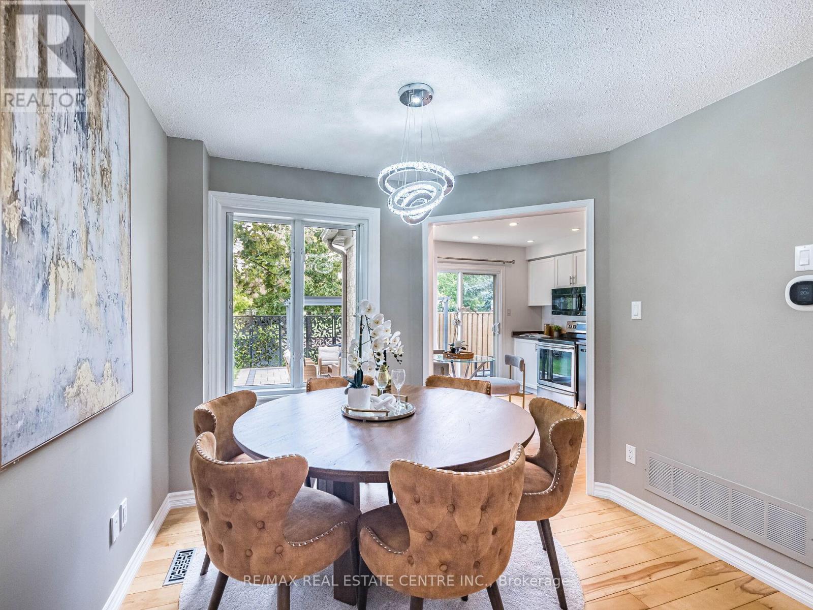 1126 Westview Terrace S, Oakville, Ontario  L6M 3M1 - Photo 11 - W12371075