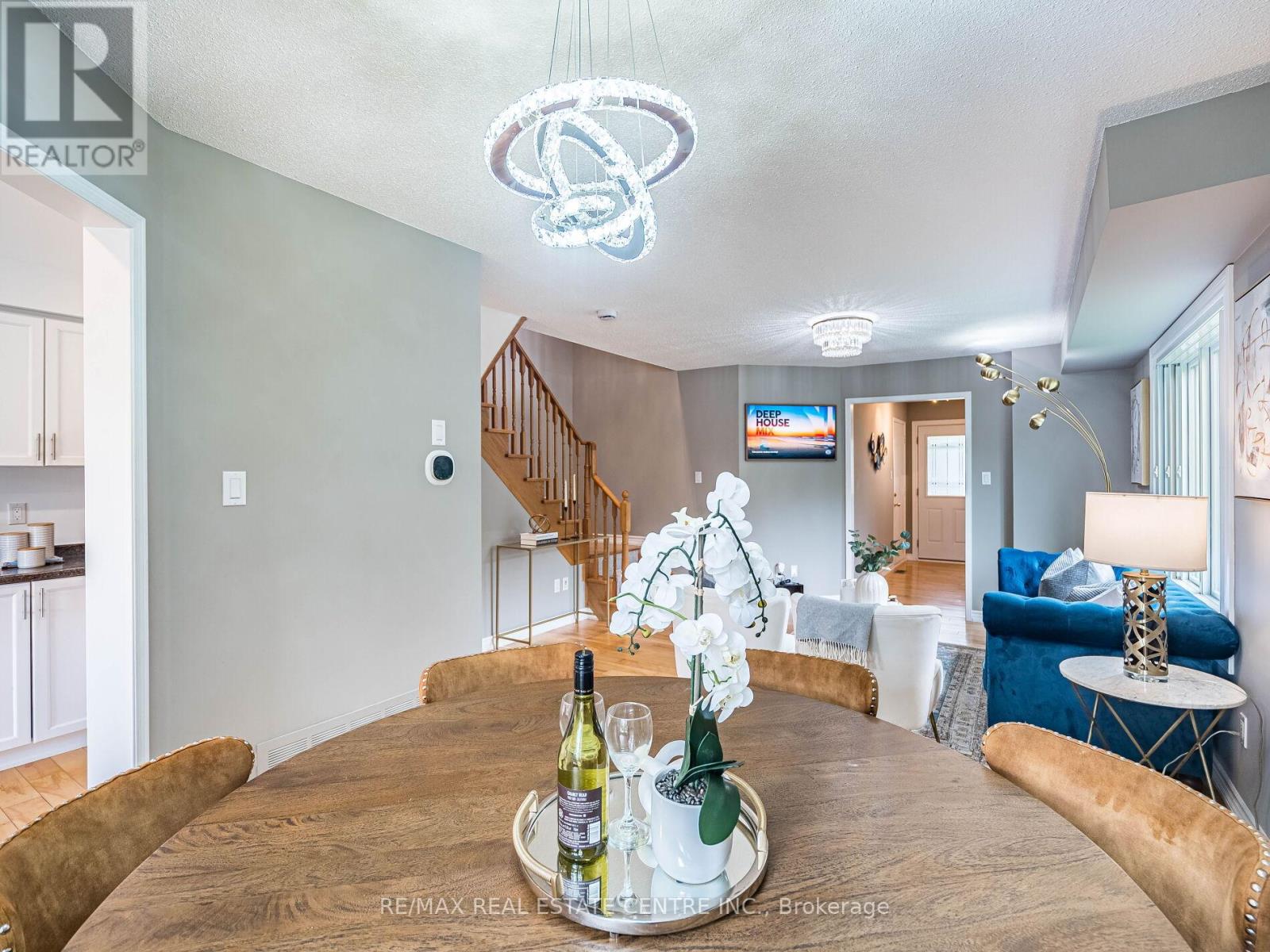 1126 Westview Terrace S, Oakville, Ontario  L6M 3M1 - Photo 12 - W12371075