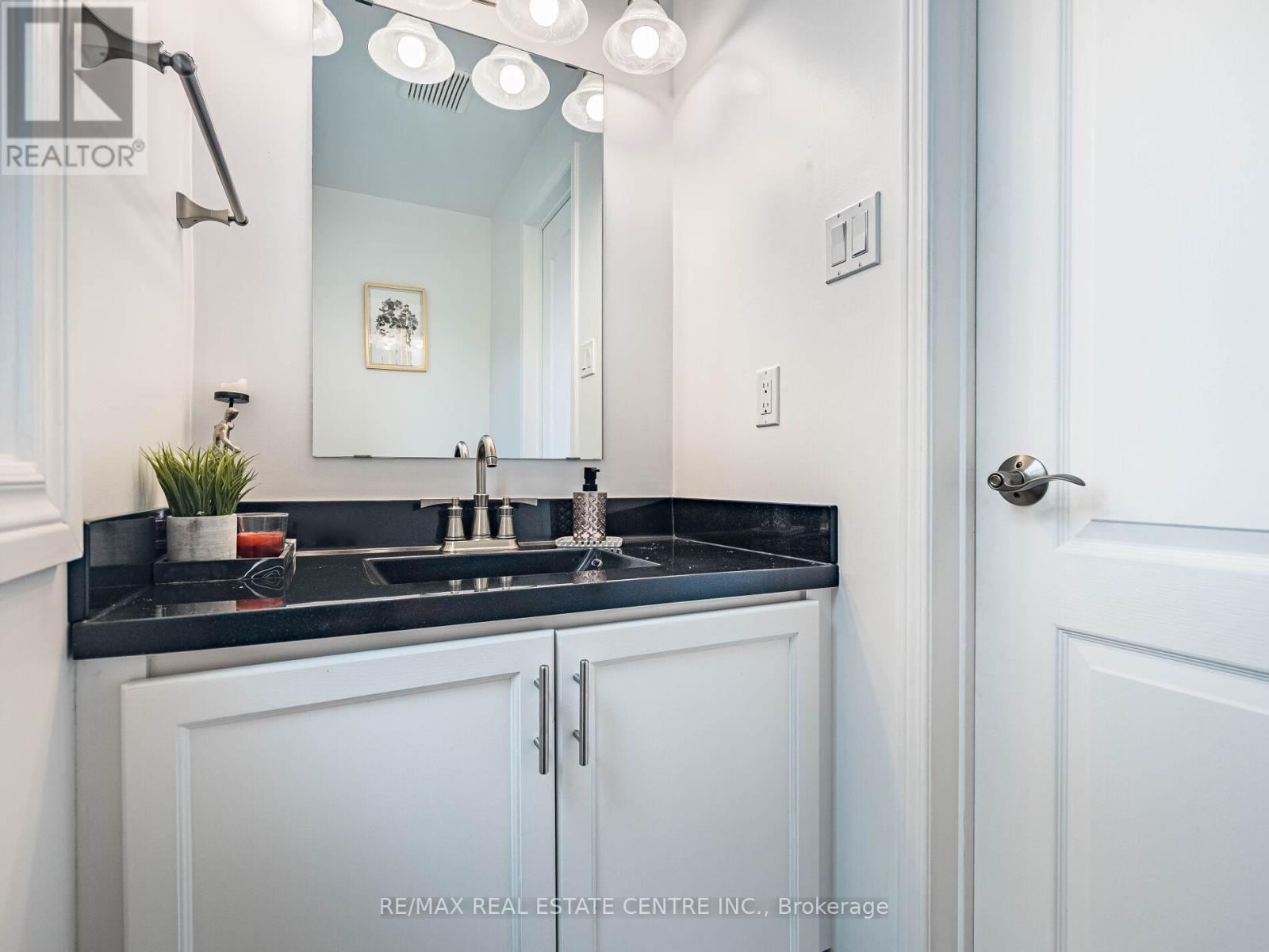 1126 Westview Terrace S, Oakville, Ontario  L6M 3M1 - Photo 18 - W12371075