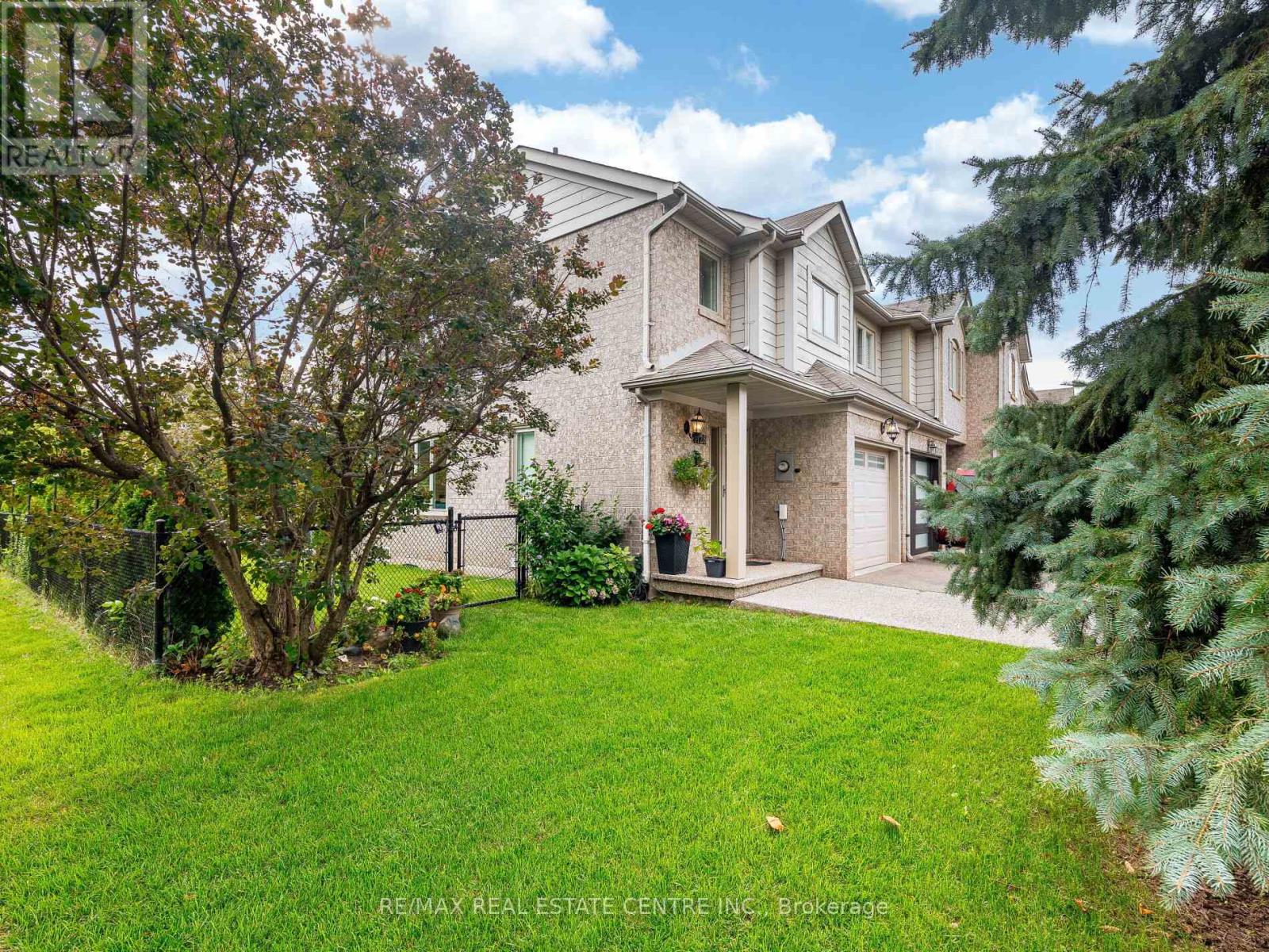 1126 Westview Terrace S, Oakville, Ontario  L6M 3M1 - Photo 2 - W12371075