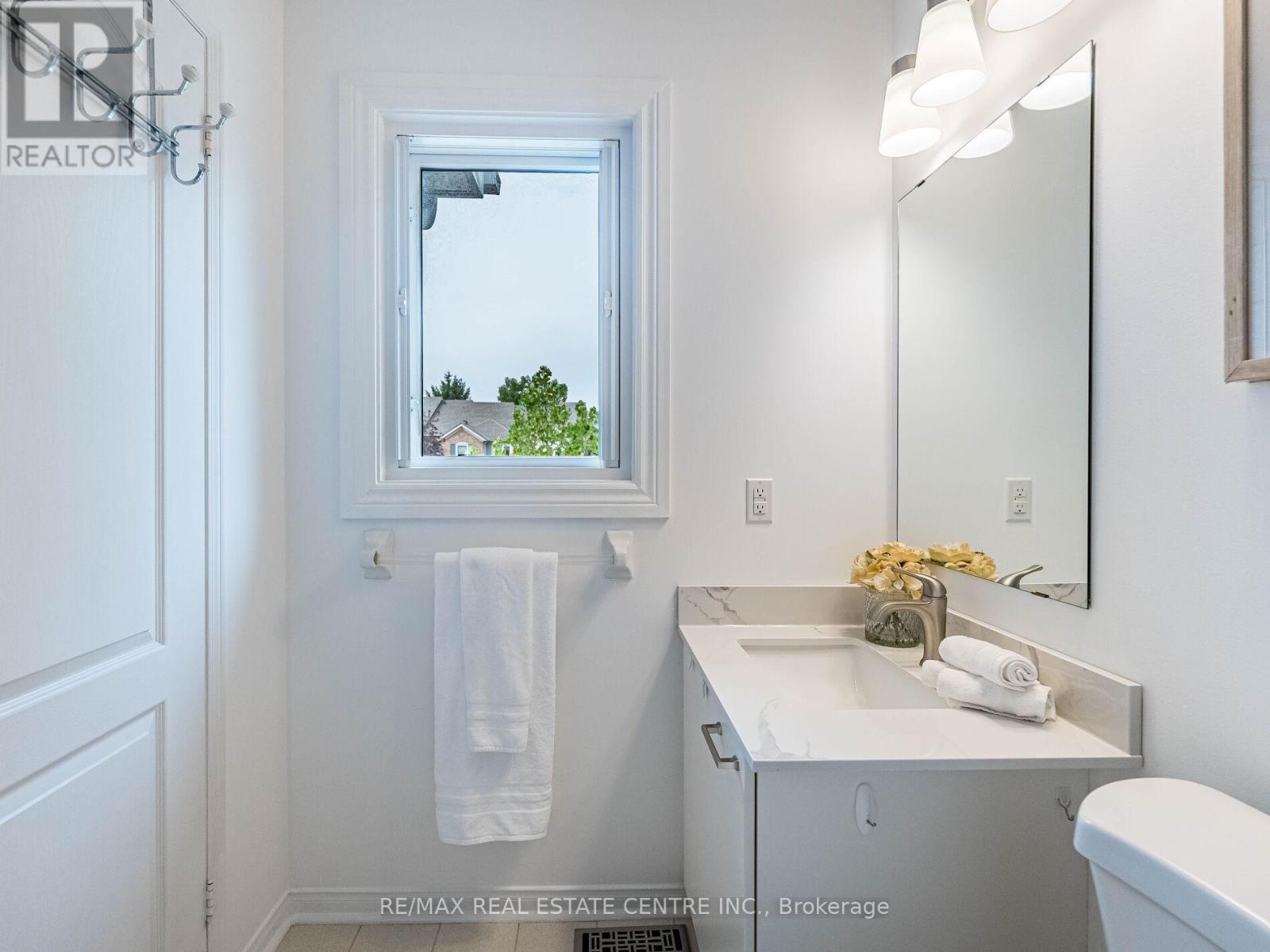 1126 Westview Terrace S, Oakville, Ontario  L6M 3M1 - Photo 24 - W12371075