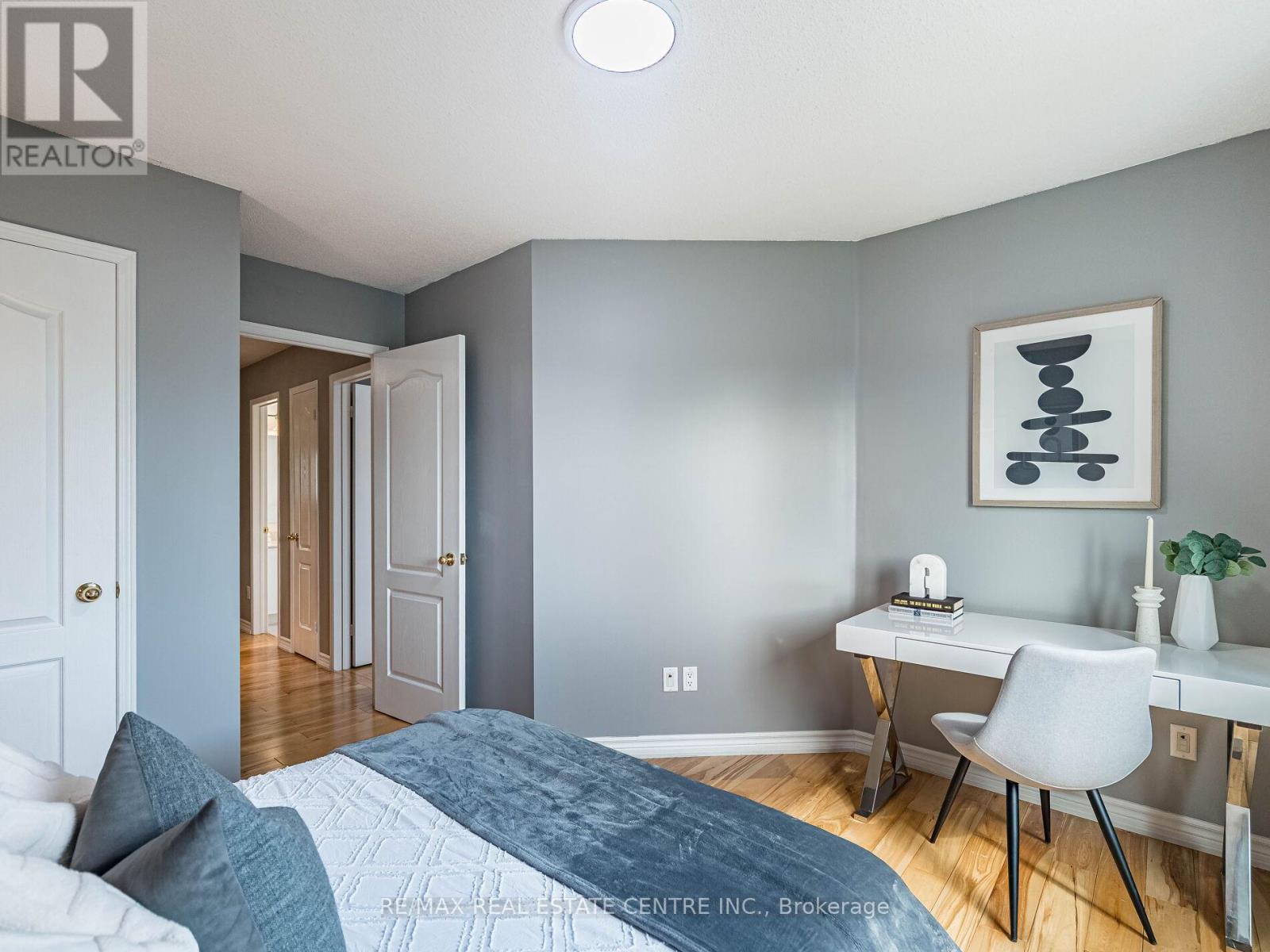 1126 Westview Terrace S, Oakville, Ontario  L6M 3M1 - Photo 29 - W12371075