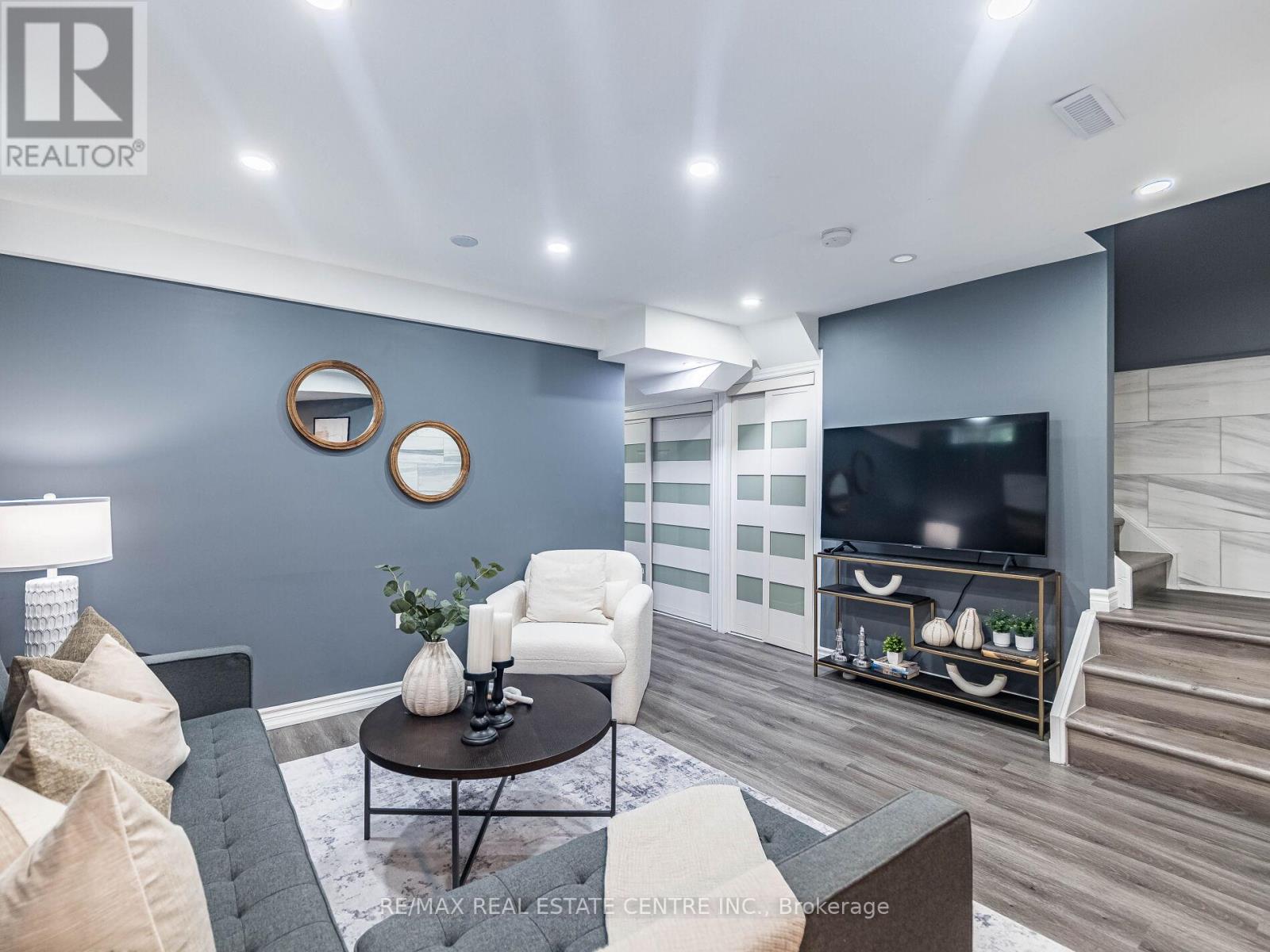 1126 Westview Terrace S, Oakville, Ontario  L6M 3M1 - Photo 31 - W12371075