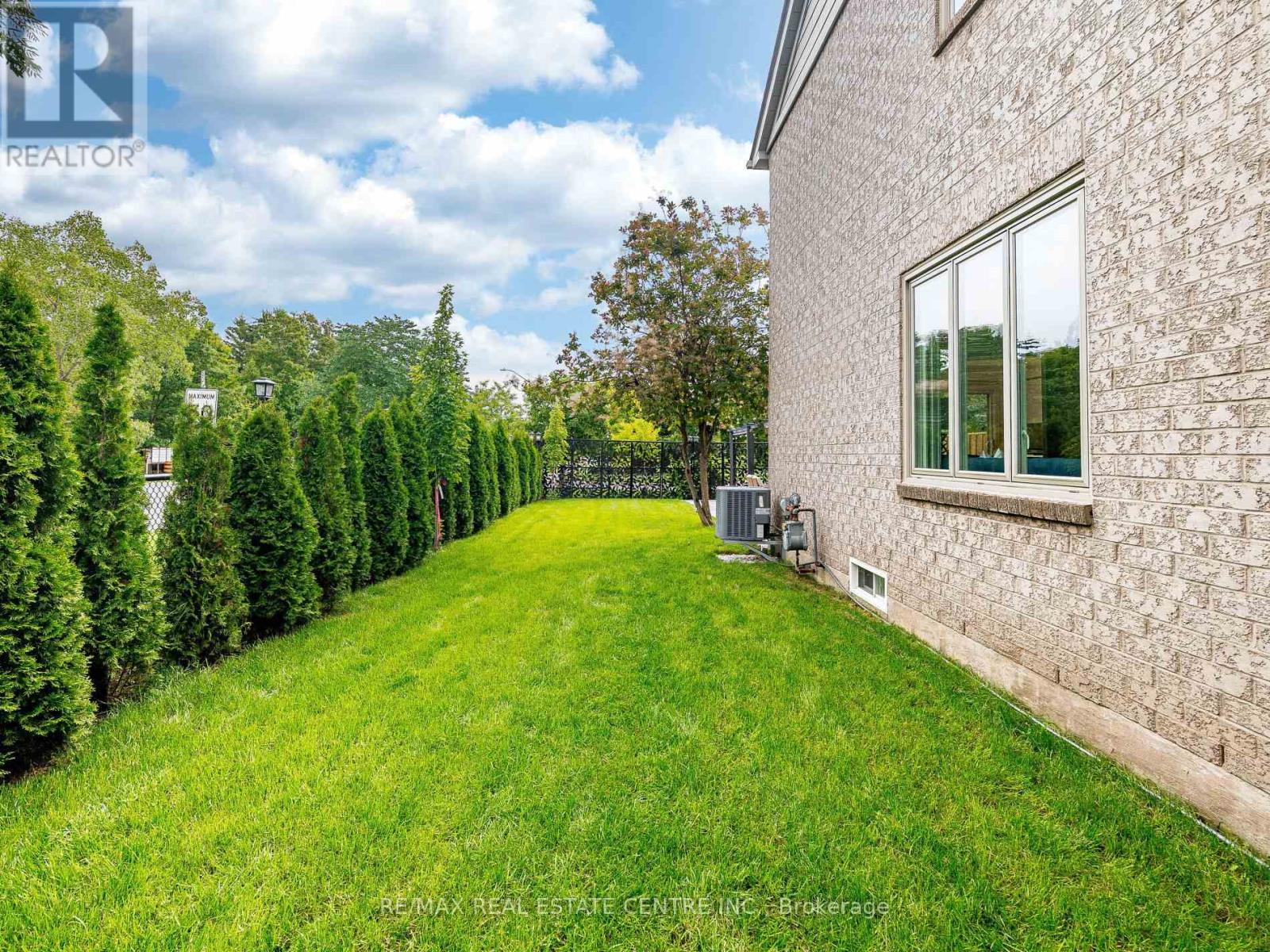 1126 Westview Terrace S, Oakville, Ontario  L6M 3M1 - Photo 38 - W12371075