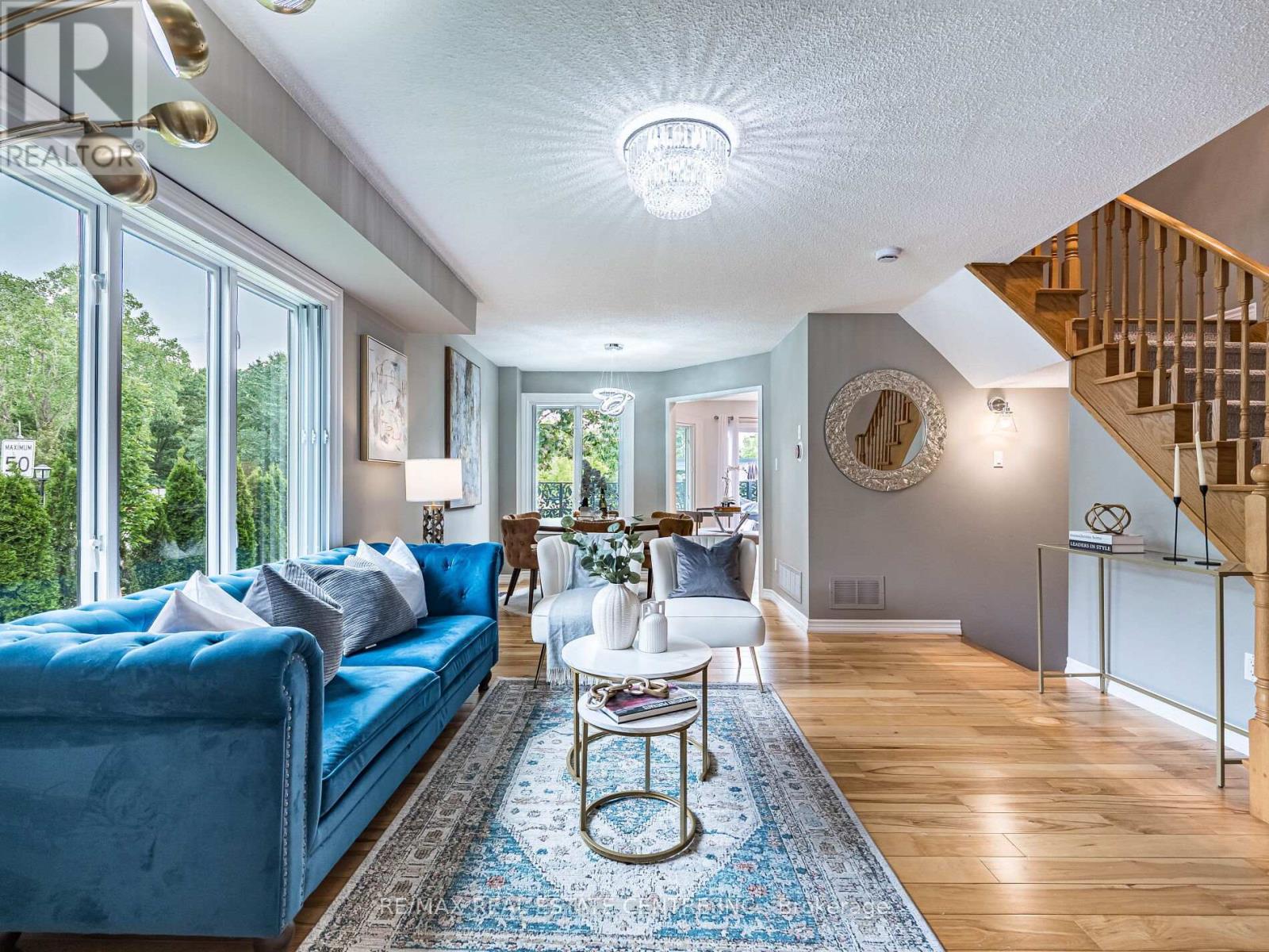 1126 Westview Terrace S, Oakville, Ontario  L6M 3M1 - Photo 6 - W12371075