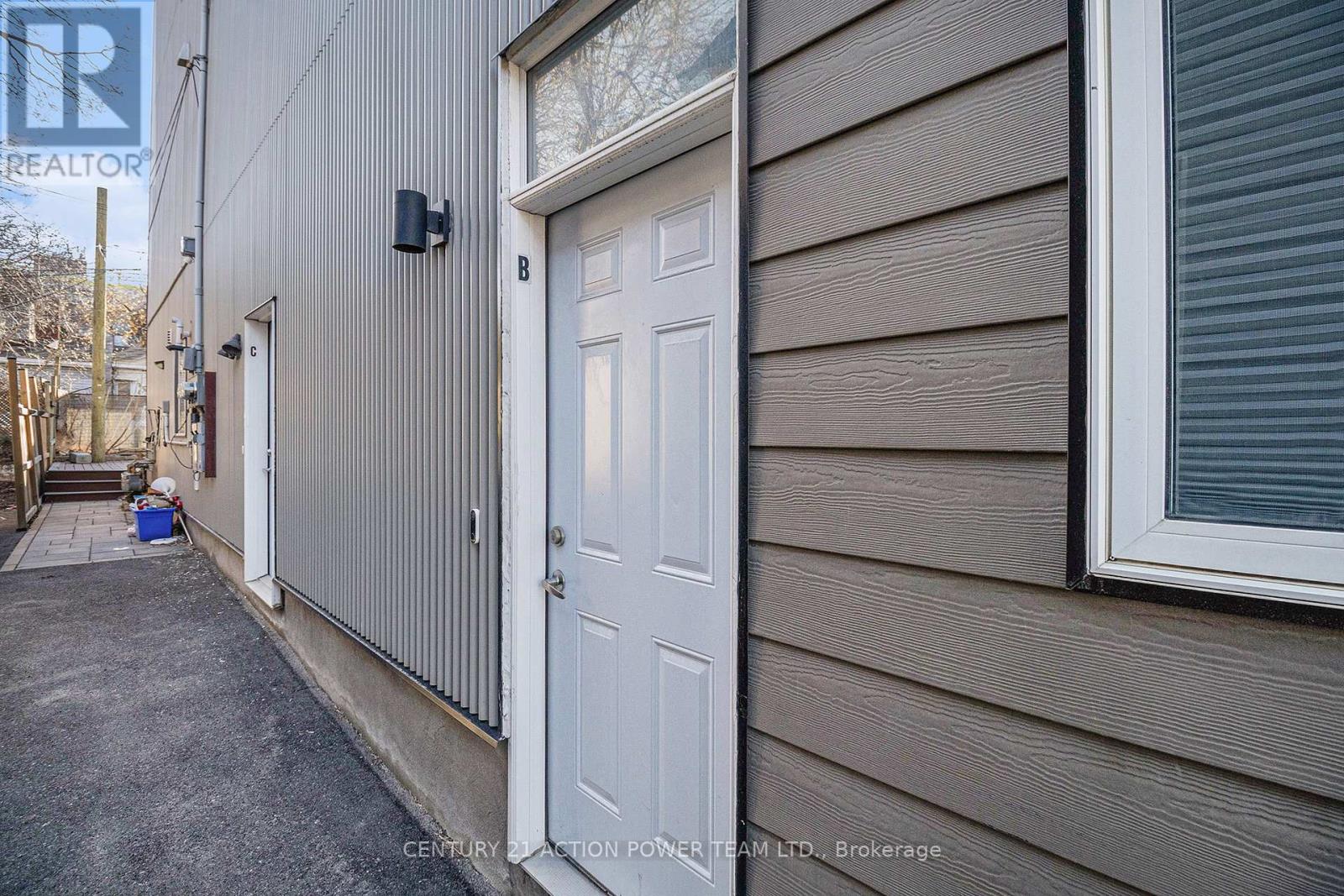 B - 453 Booth Street, Ottawa, Ontario  K1R 7K9 - Photo 3 - X12371093