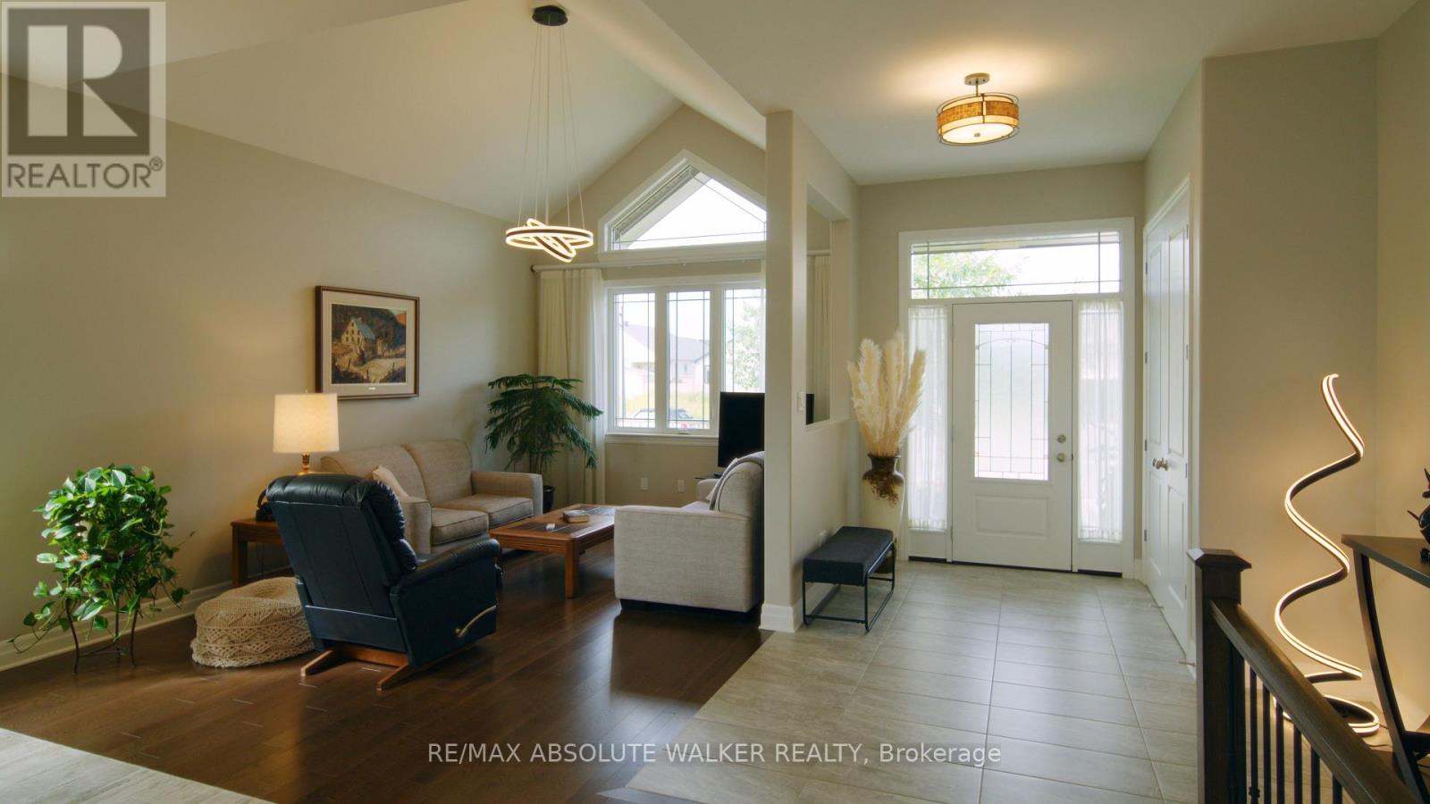 680 Cobalt Street, Clarence-Rockland, Ontario  K4K 0L8 - Photo 5 - X12371154