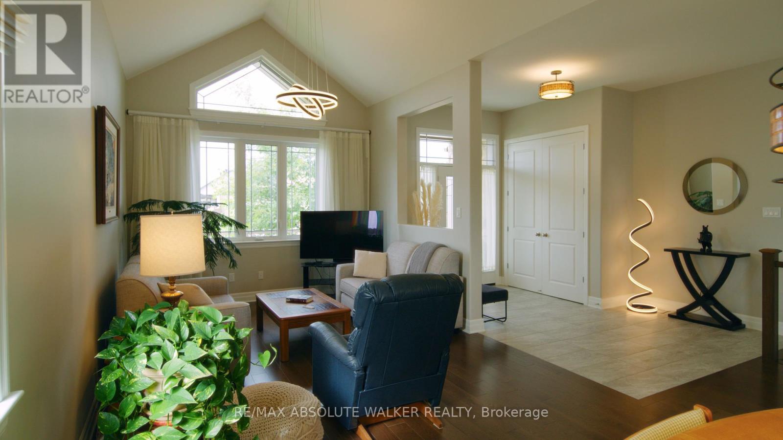 680 Cobalt Street, Clarence-Rockland, Ontario  K4K 0L8 - Photo 7 - X12371154