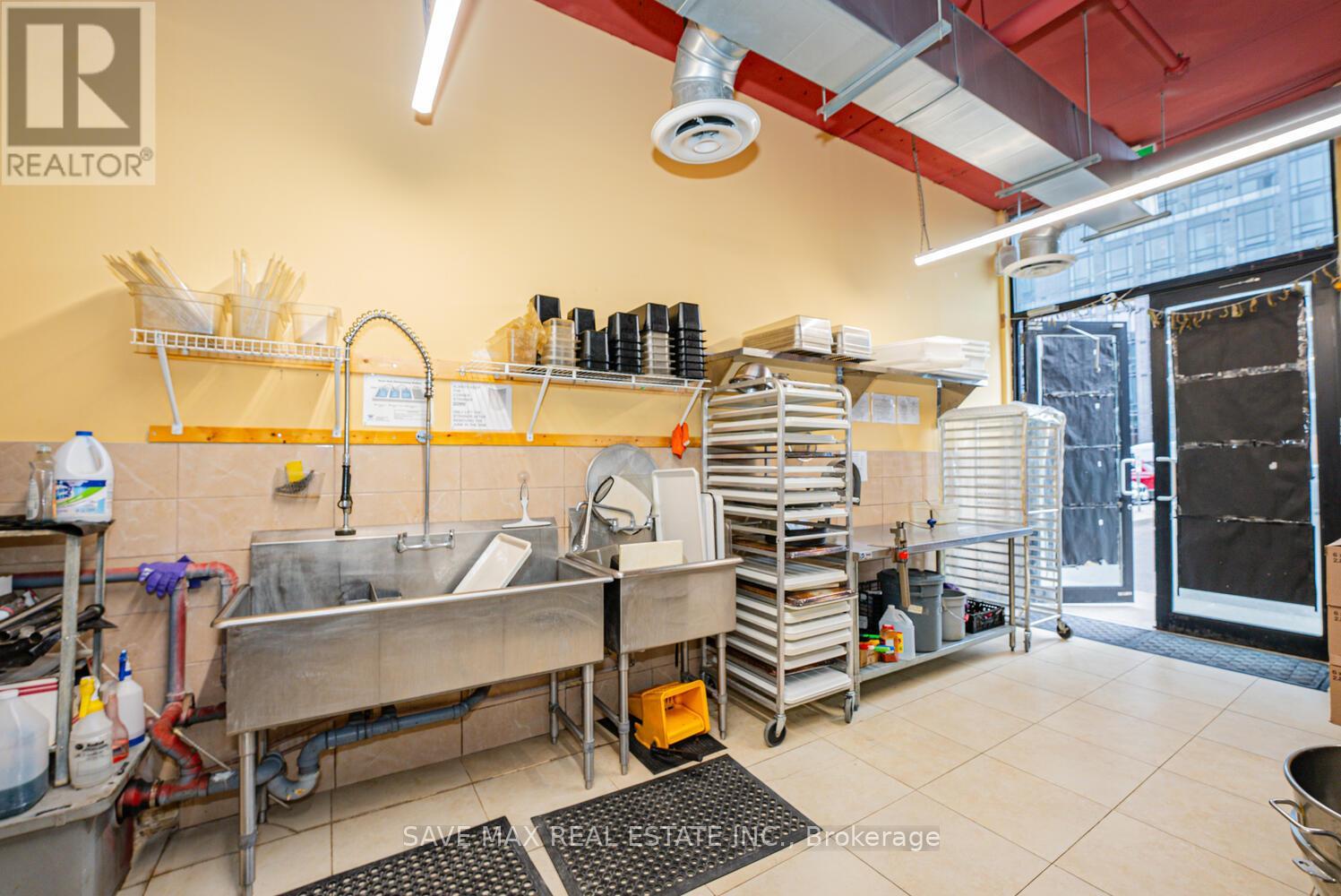 4 - 330 Philip Street W, Waterloo, Ontario  N2L 3W9 - Photo 23 - X12371082