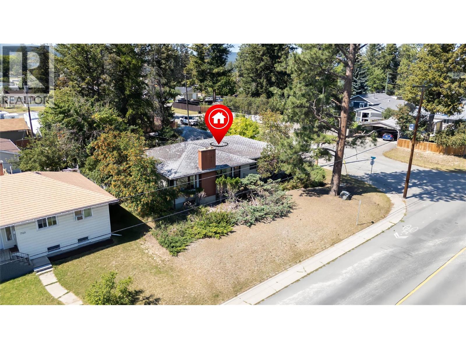 701 14th Avenue S, Cranbrook, British Columbia  V1C 2Y2 - Photo 1 - 10361074