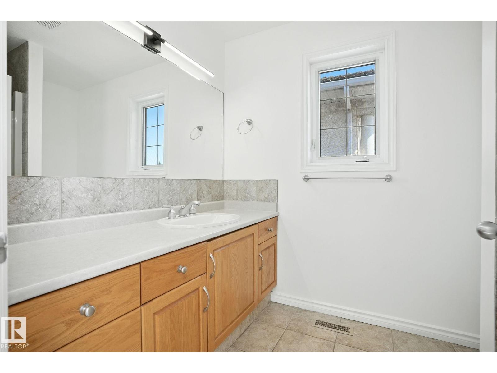 9012 157 Av Nw, Edmonton, Alberta  T5Z 3G2 - Photo 19 - E4455352