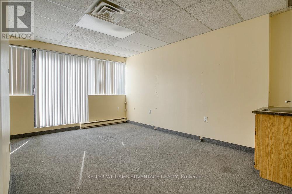 205+206 - 302 Spadina Avenue, Toronto, Ontario  M5T 2E7 - Photo 17 - C12371120