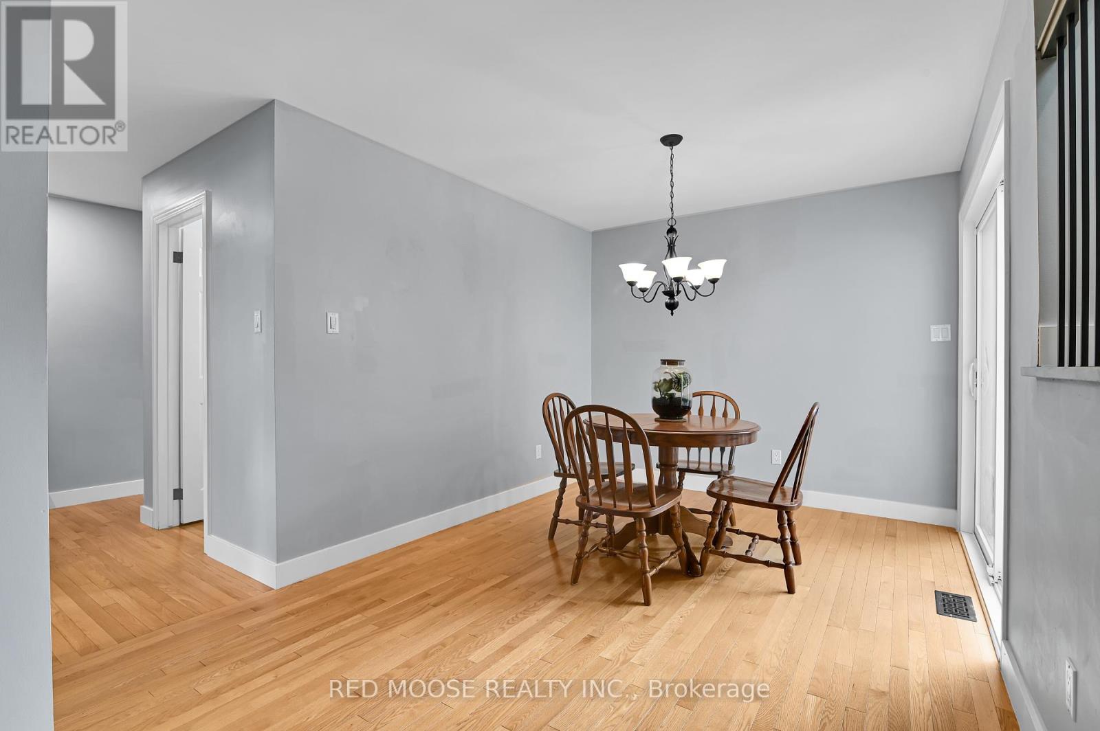 55 Hawley Crescent, Ottawa, Ontario  K2M 1T4 - Photo 11 - X12371158