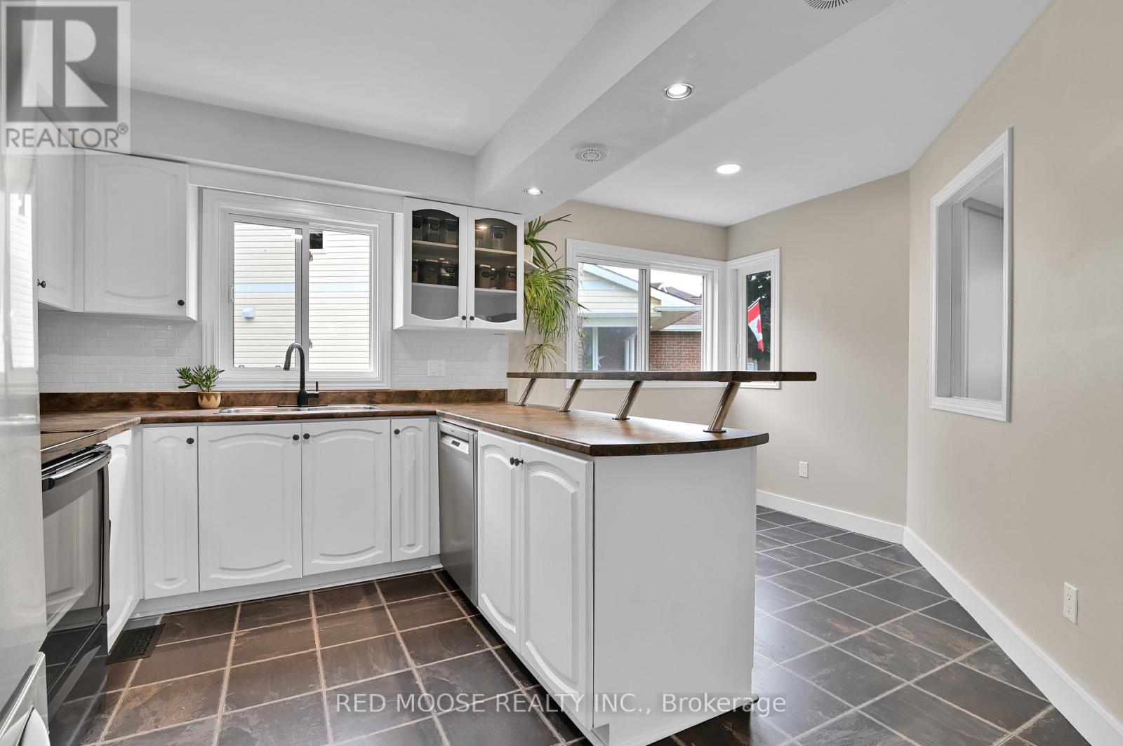 55 Hawley Crescent, Ottawa, Ontario  K2M 1T4 - Photo 5 - X12371158