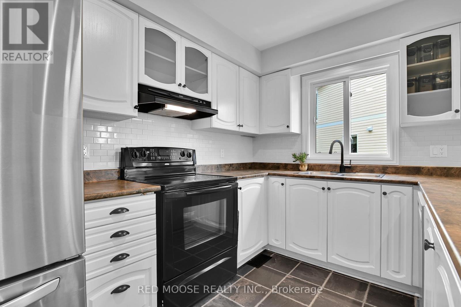 55 Hawley Crescent, Ottawa, Ontario  K2M 1T4 - Photo 6 - X12371158