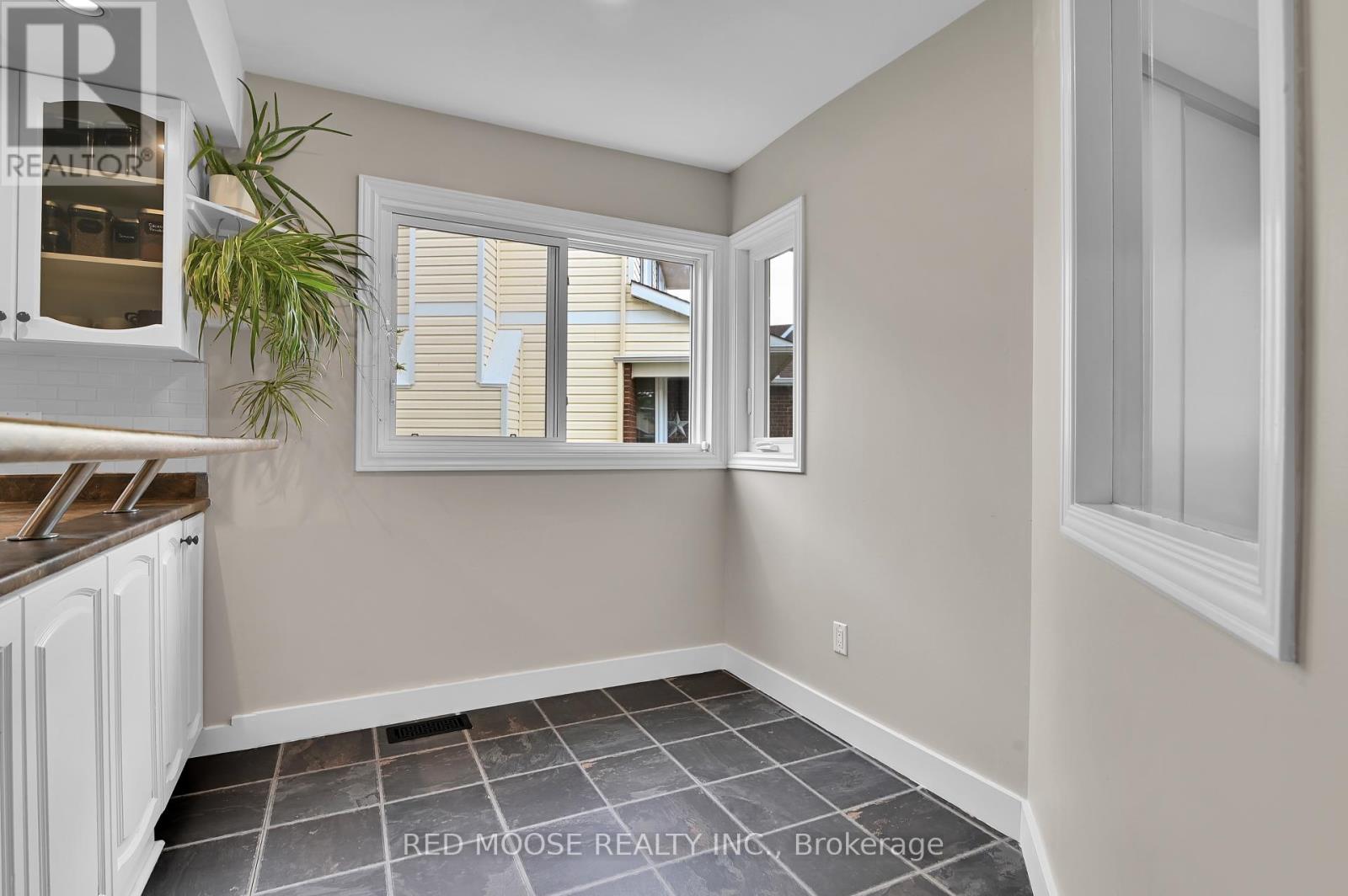 55 Hawley Crescent, Ottawa, Ontario  K2M 1T4 - Photo 8 - X12371158