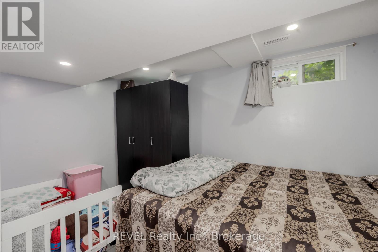24 Imperial Street, Hamilton, Ontario  L8L 4E3 - Photo 19 - X12371182