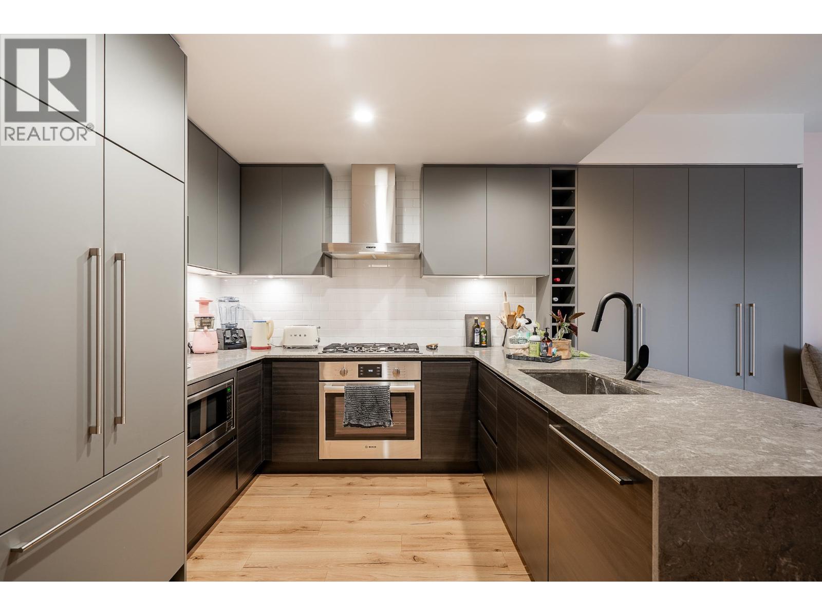 403 55 KLAHANIE DRIVE, Port Moody, British Columbia