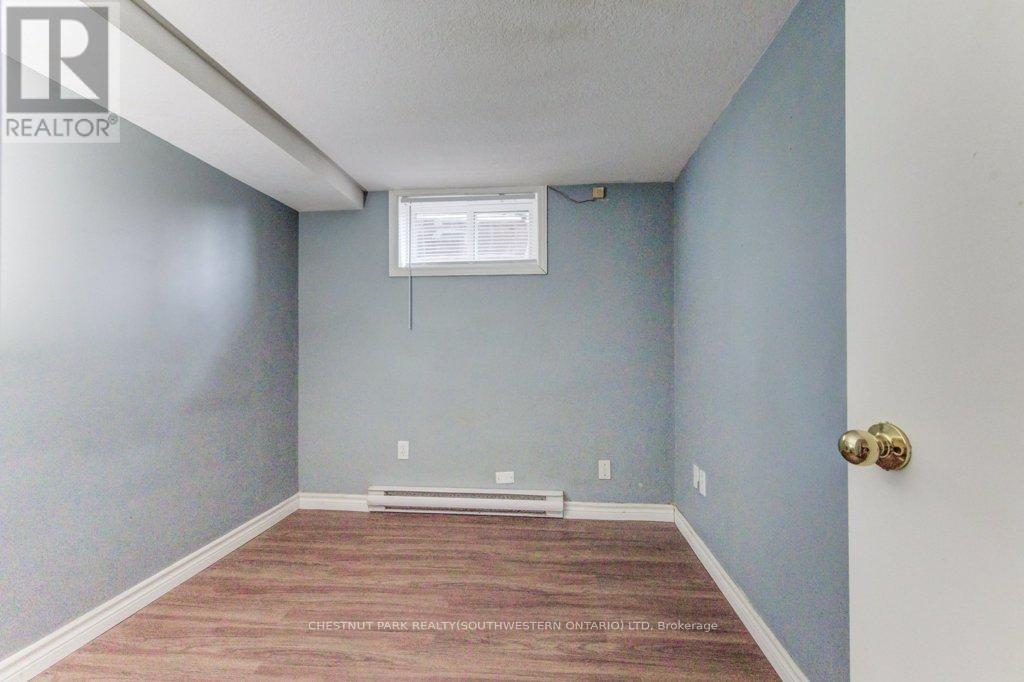 56 Lilac Street, Waterloo, Ontario  N2G 3A8 - Photo 39 - X12371102