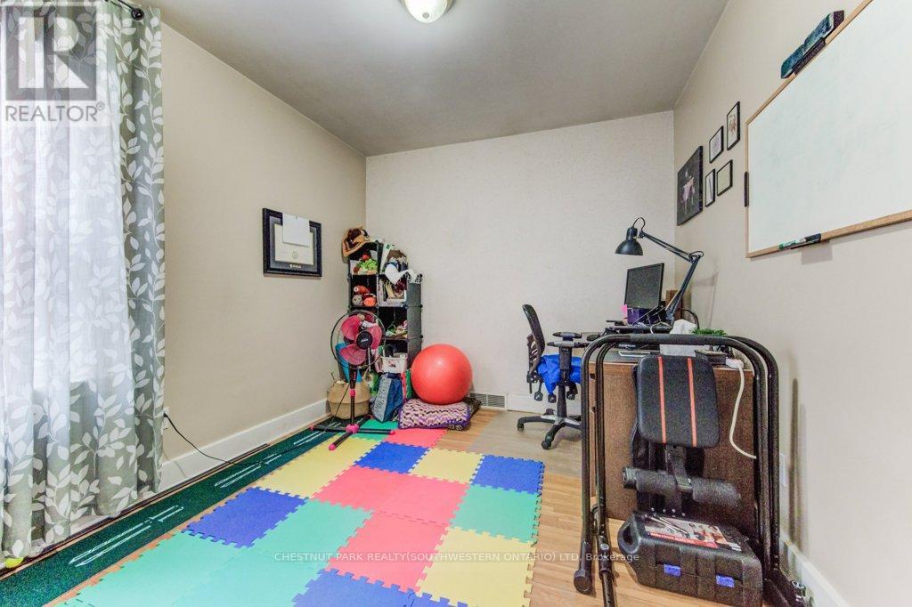 56 Lilac Street, Waterloo, Ontario  N2G 3A8 - Photo 7 - X12371102