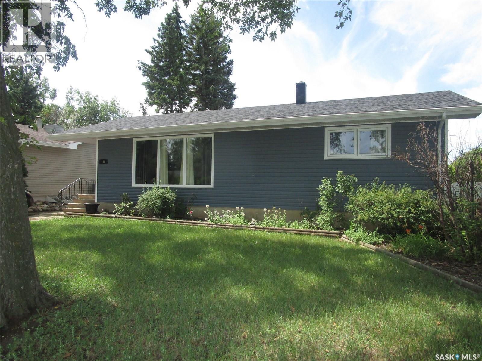 100 Bell Road, Assiniboia, Saskatchewan  S0H 0B0 - Photo 1 - SK017013