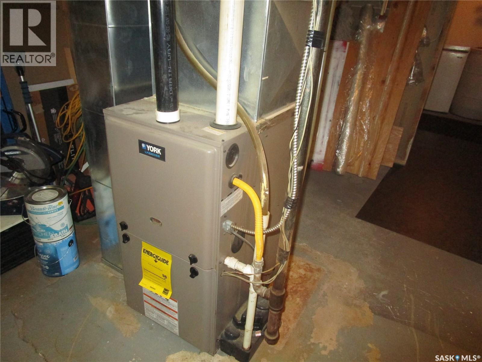 100 Bell Road, Assiniboia, Saskatchewan  S0H 0B0 - Photo 18 - SK017013