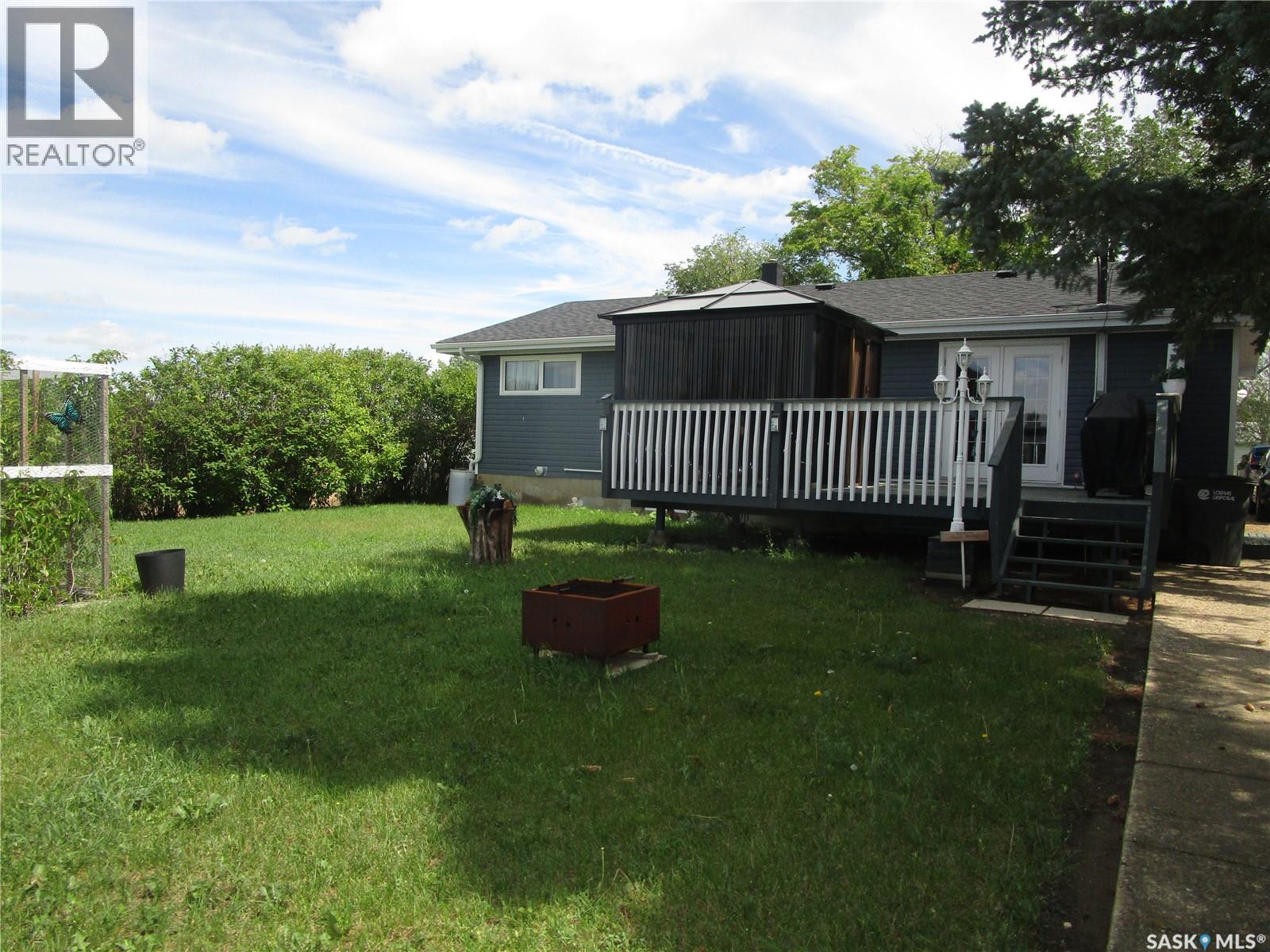 100 Bell Road, Assiniboia, Saskatchewan  S0H 0B0 - Photo 2 - SK017013