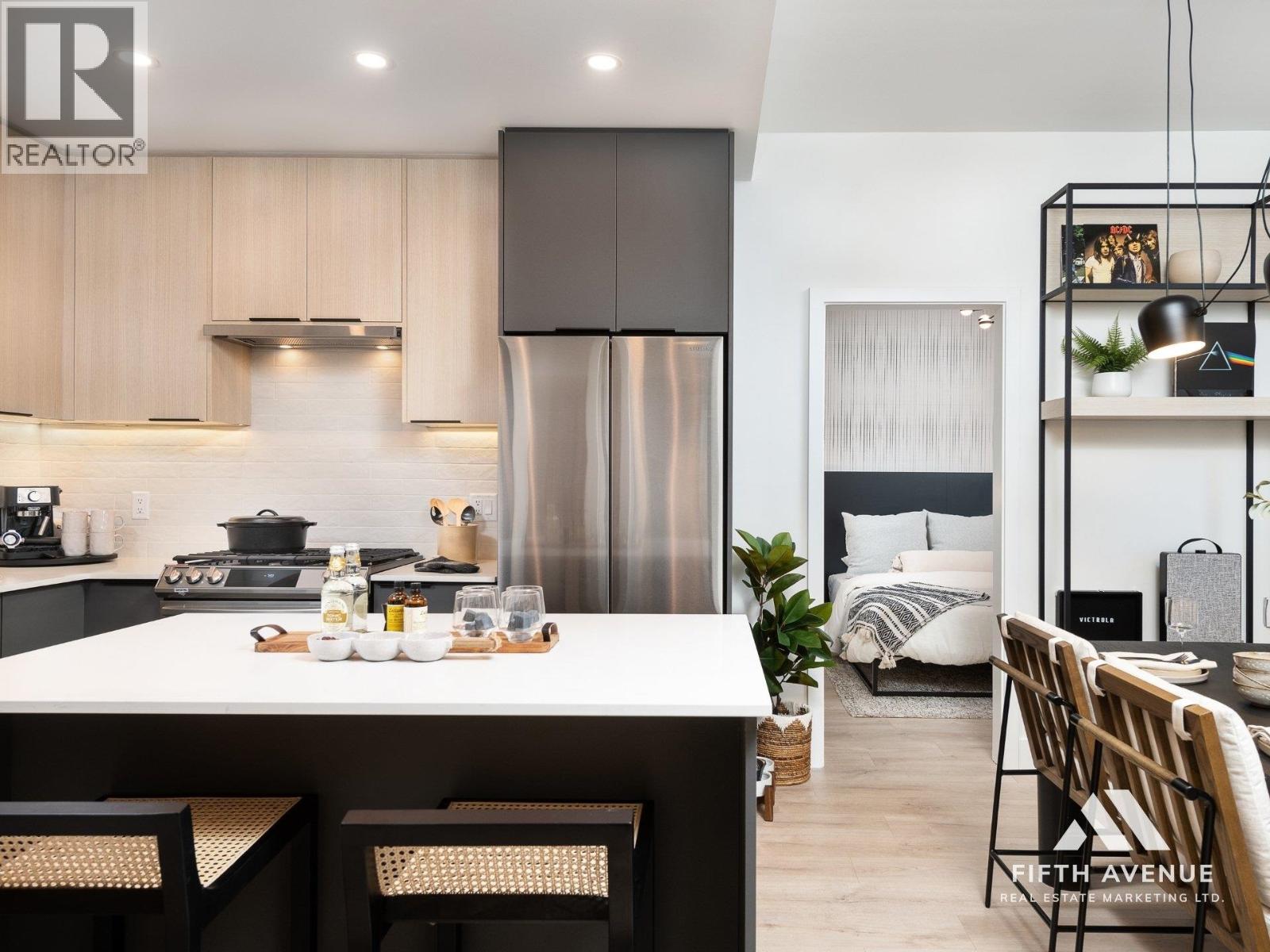 602 111 BULLER STREET, Port Moody, British Columbia