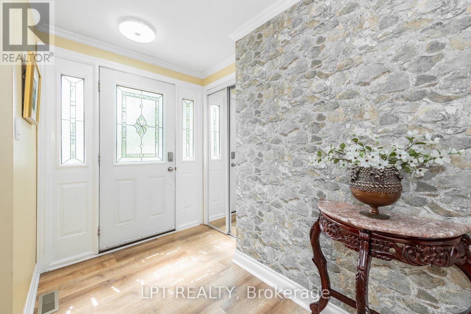 9 Dallaire Crescent, Ottawa, Ontario  K0A 2Z0 - Photo 3 - X12371229