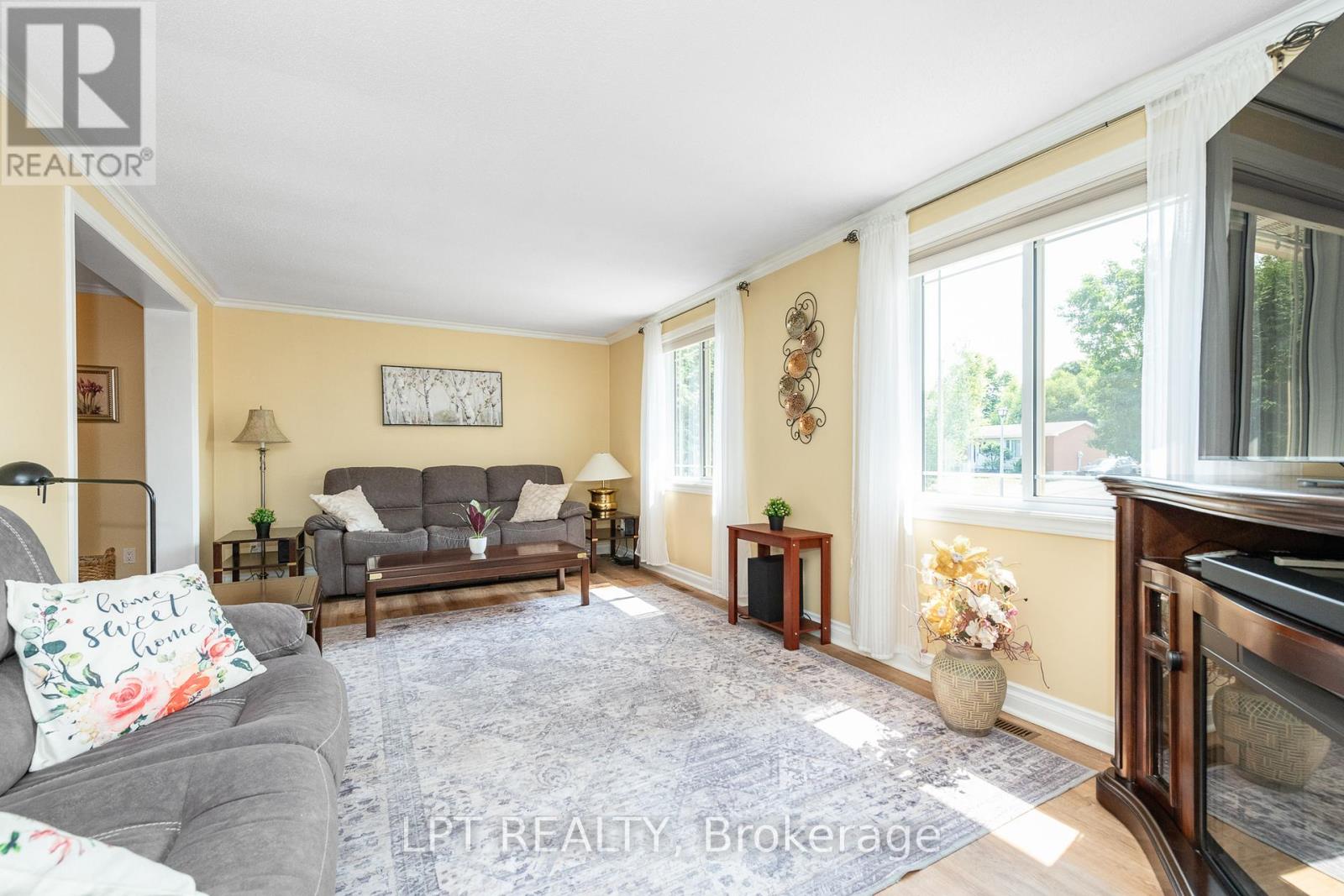 9 Dallaire Crescent, Ottawa, Ontario  K0A 2Z0 - Photo 4 - X12371229