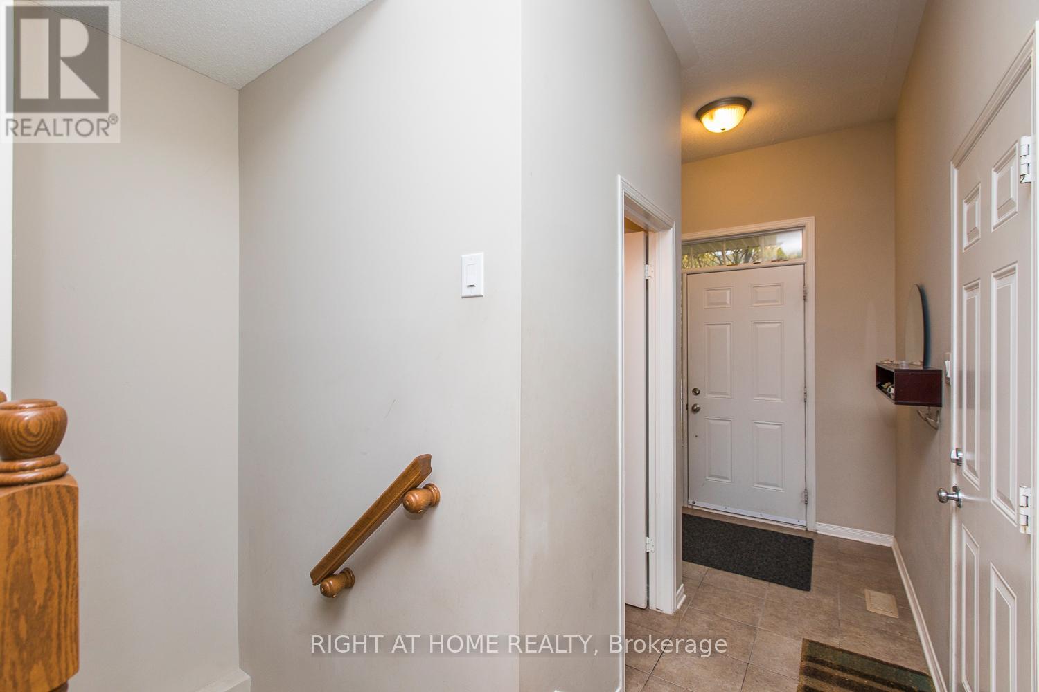 241 Badgeley Avenue, Ottawa, Ontario  K2T 0A7 - Photo 5 - X12371231